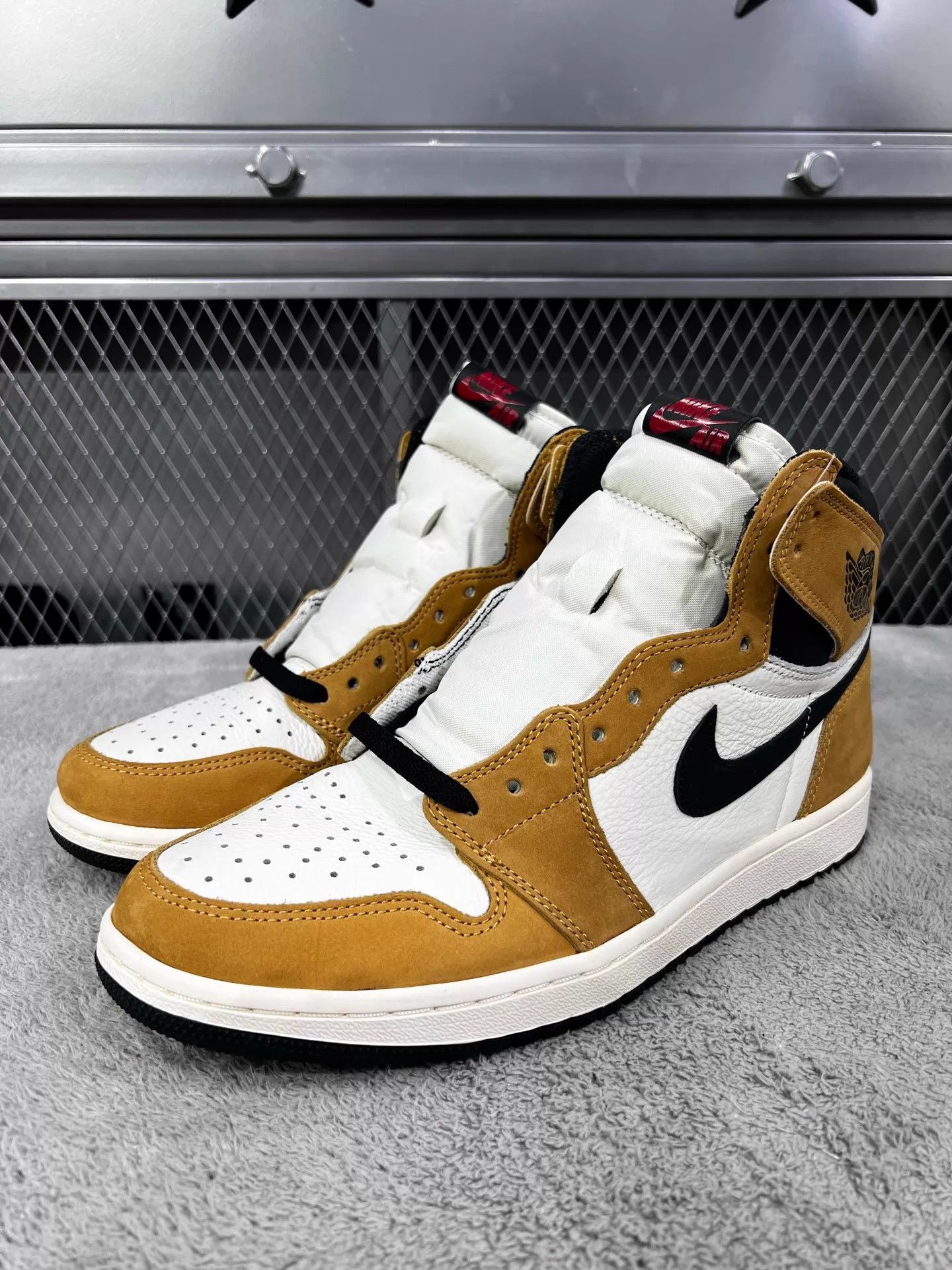 Nike Air Jordan 1 High Rookie of the Year Wheat 44 Size US 10 / EU 43 - 1 Thumbnail