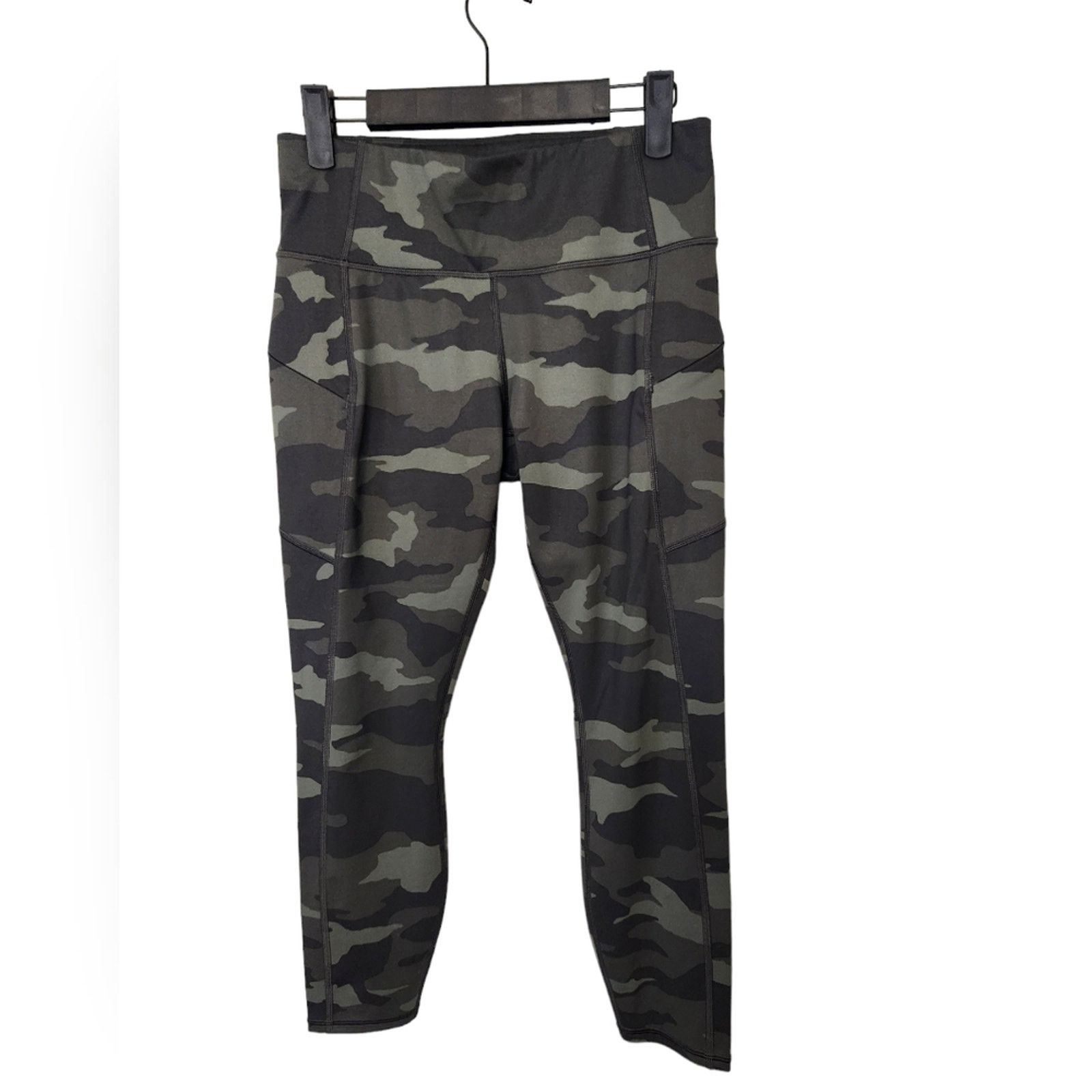 Athleta Athleta Camo Contender 7/8 tight in black Olive small Petite Size 27" / US 4 / IT 40 - 1 Thumbnail