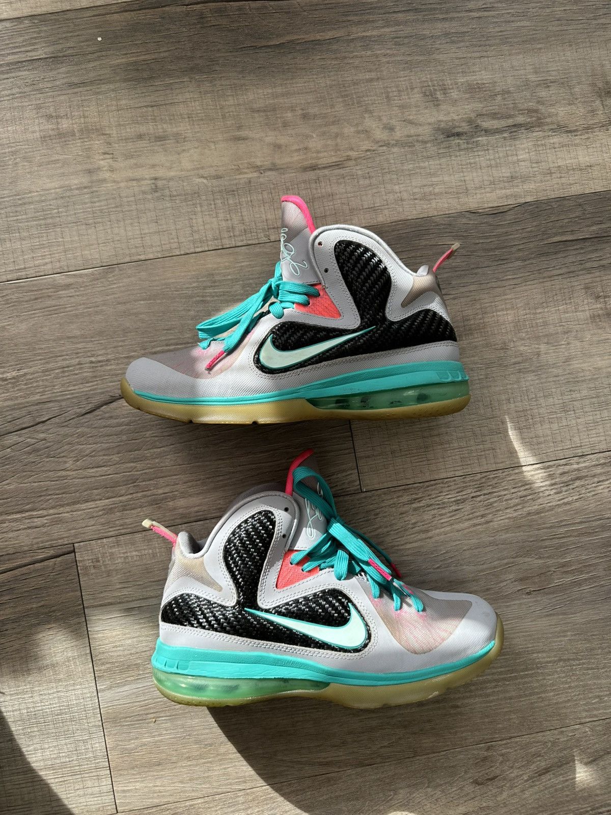 Nike South beach Lebrons Size US 8 / IT 38 - 1 Thumbnail