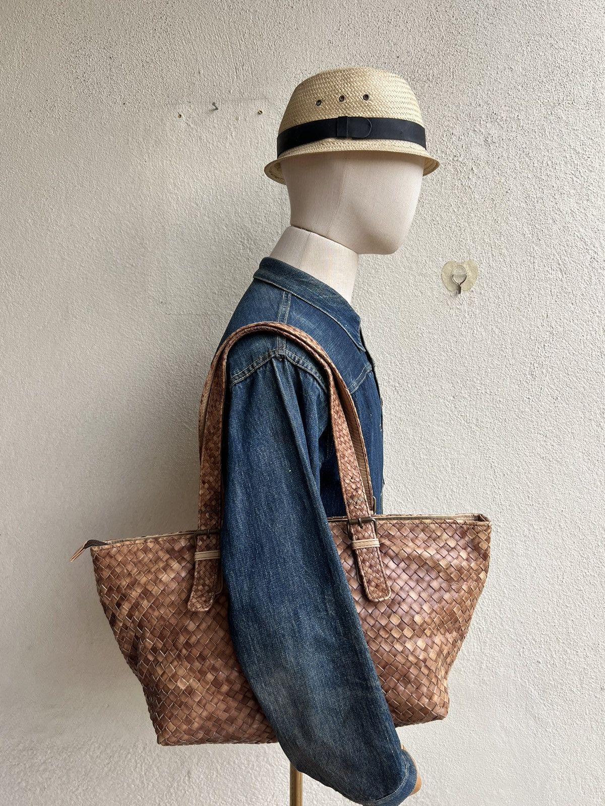 Leather × Vintage Vintage Paolo Masi Fade Patina Leather Intrecciato Tote Bag Size ONE SIZE - 3 Thumbnail