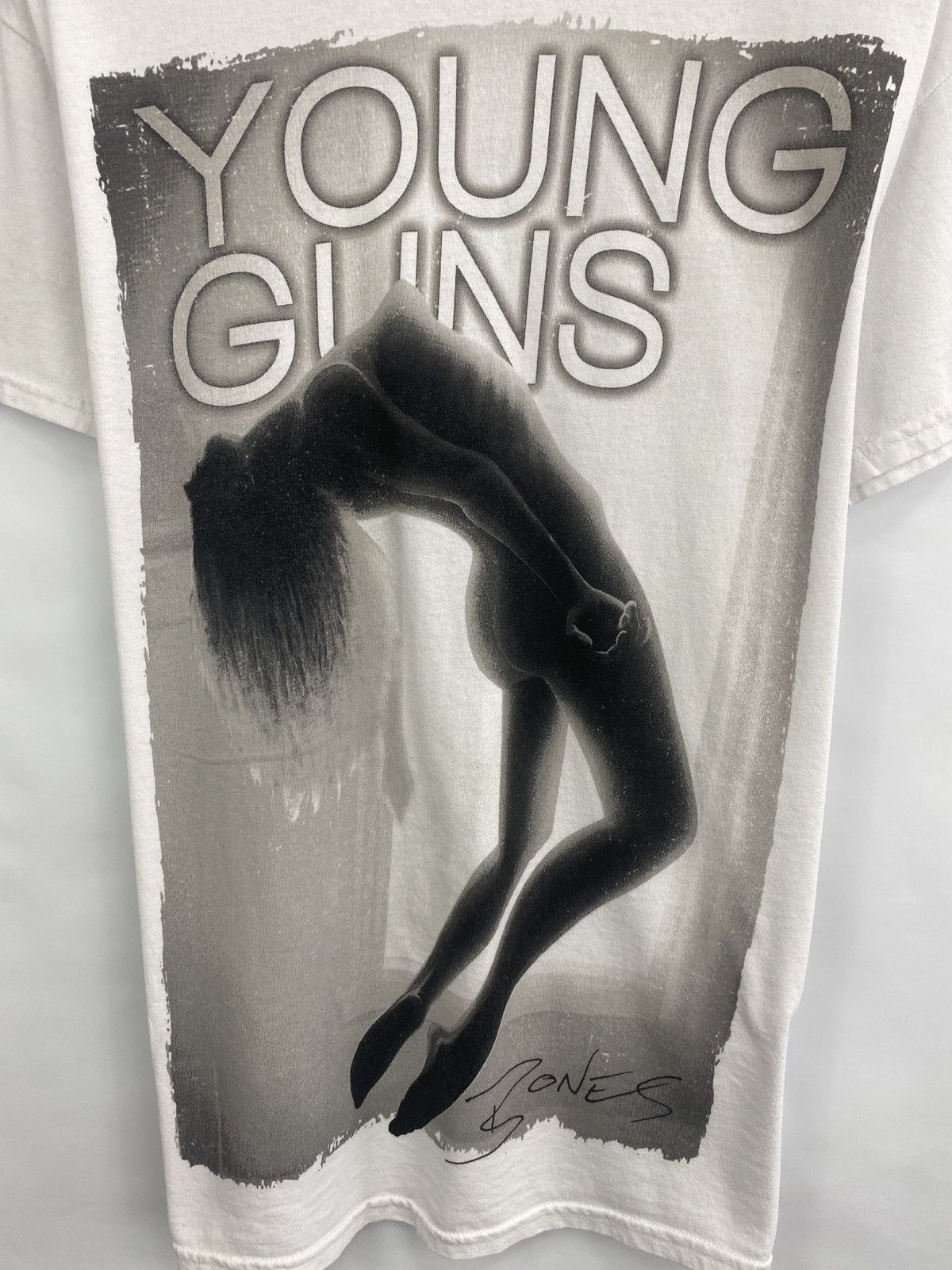 Band Tees Young Guns Bones 2012 Band T-Shirt Rare Retro Size US M / EU 48-50 / 2 - 4 Thumbnail