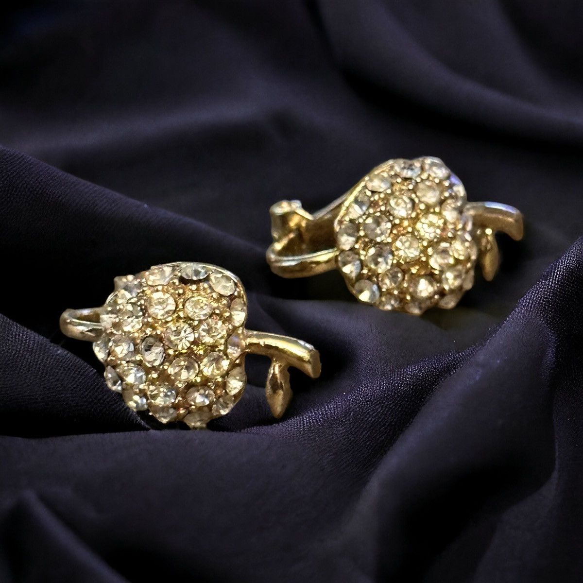 Vintage Vintage dainty paved apple clip on earrings Size ONE SIZE - 1 Thumbnail