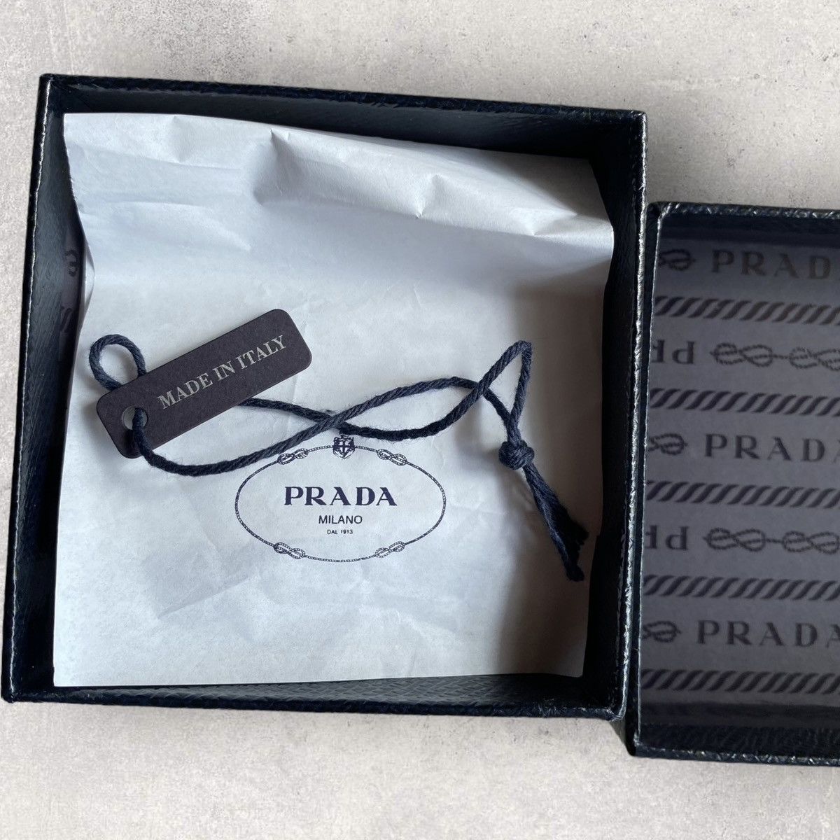 Prada Prada Red triangle hair clips Size ONE SIZE - 3 Thumbnail