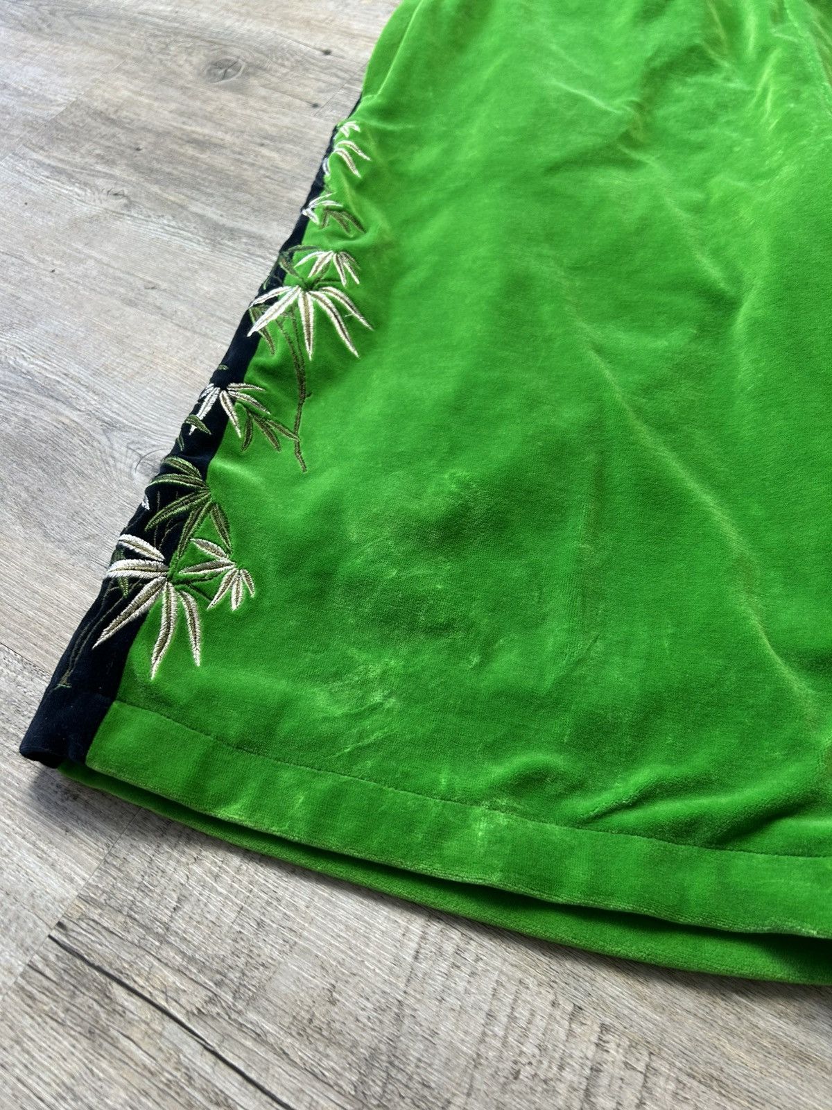 Gucci Sample runway Gucci towel apple green velour shorts Size US 30 / EU 46 - 2 Thumbnail