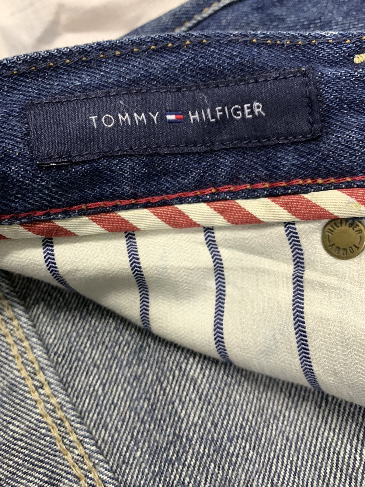 Tommy Hilfiger Tommy Hilfiger Blue Wash Straight Leg Distressed Jeans Size US 32 / EU 48 - 18 Thumbnail
