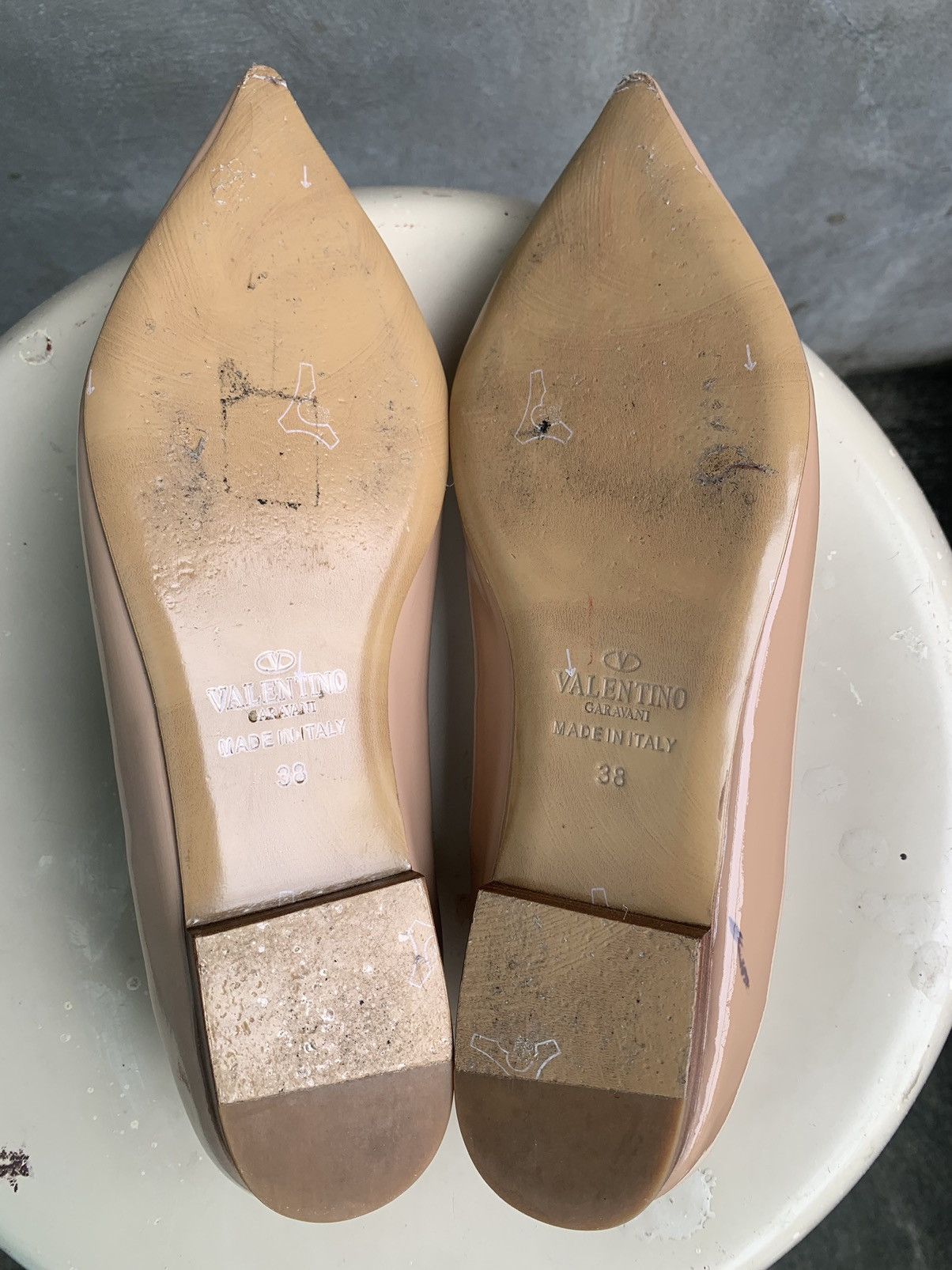 Valentino V Logo Pointed Patent Leather Pumps Size US 8 / IT 38 - 7 Thumbnail