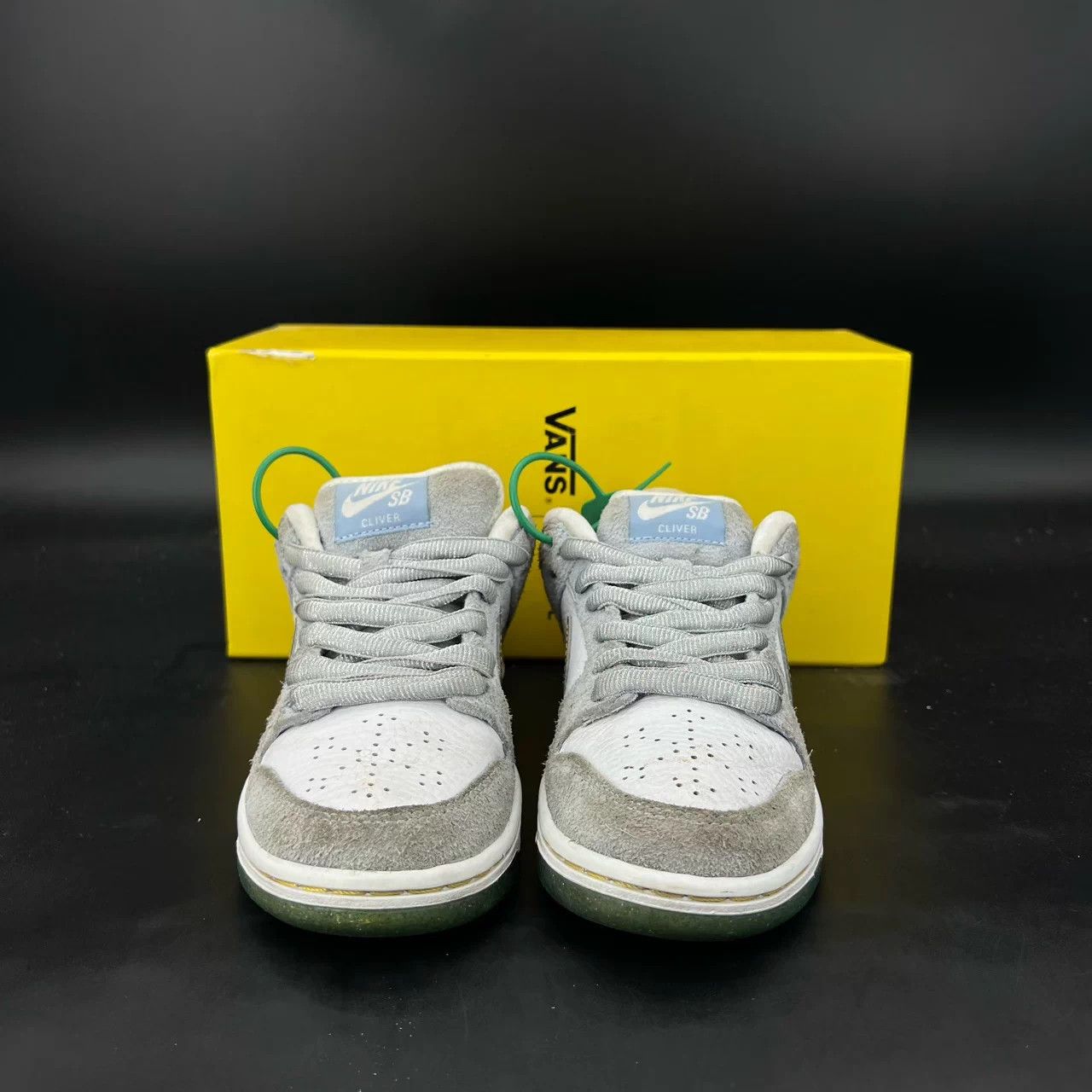 Nike Nike Dunk SB Snow Festival 36 Worn, Minimal Sole Wear Size US 5 / IT 35 - 6 Thumbnail