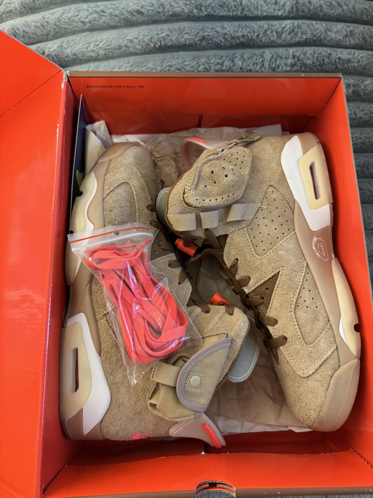 Jordan Brand Size 10.5 – Jordan 6 Travis Scott British Khaki OG Box 9/10 Size US 10.5 / EU 43-44 - 10 Thumbnail