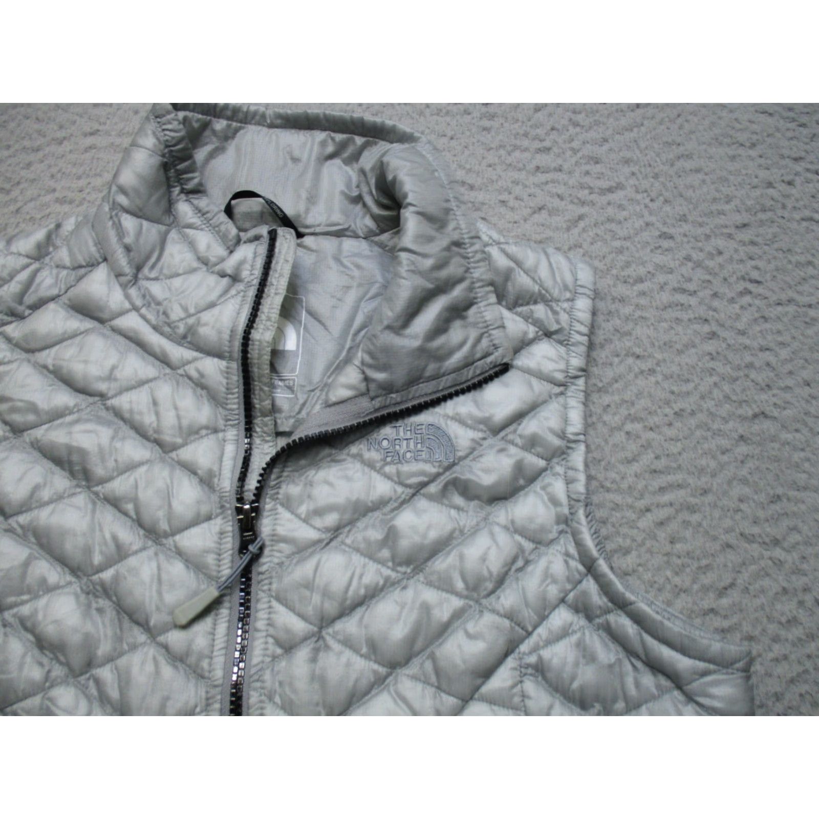 The North Face VINTAGE? No. The North Face Vest Womens M Gray ThermoBall Quilted Puffer Insulated Hiking Size M / US 6-8 / IT 42-44 - 2 Thumbnail