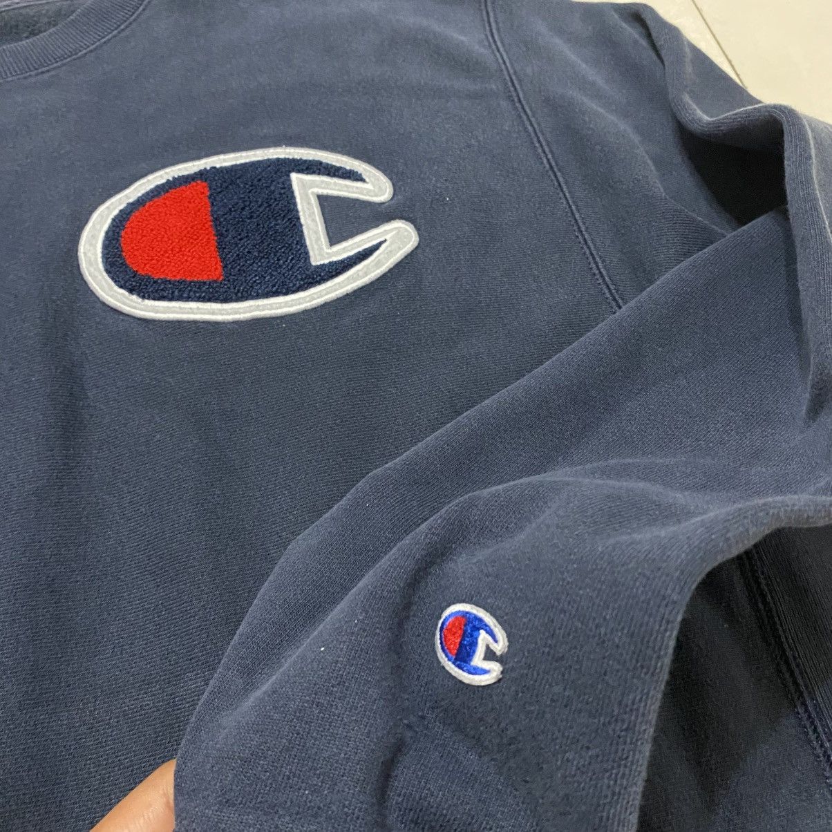 Champion Vintage Distressed Champion Big Logo Reverse Weave Size US L / EU 52-54 / 3 - 8 Thumbnail