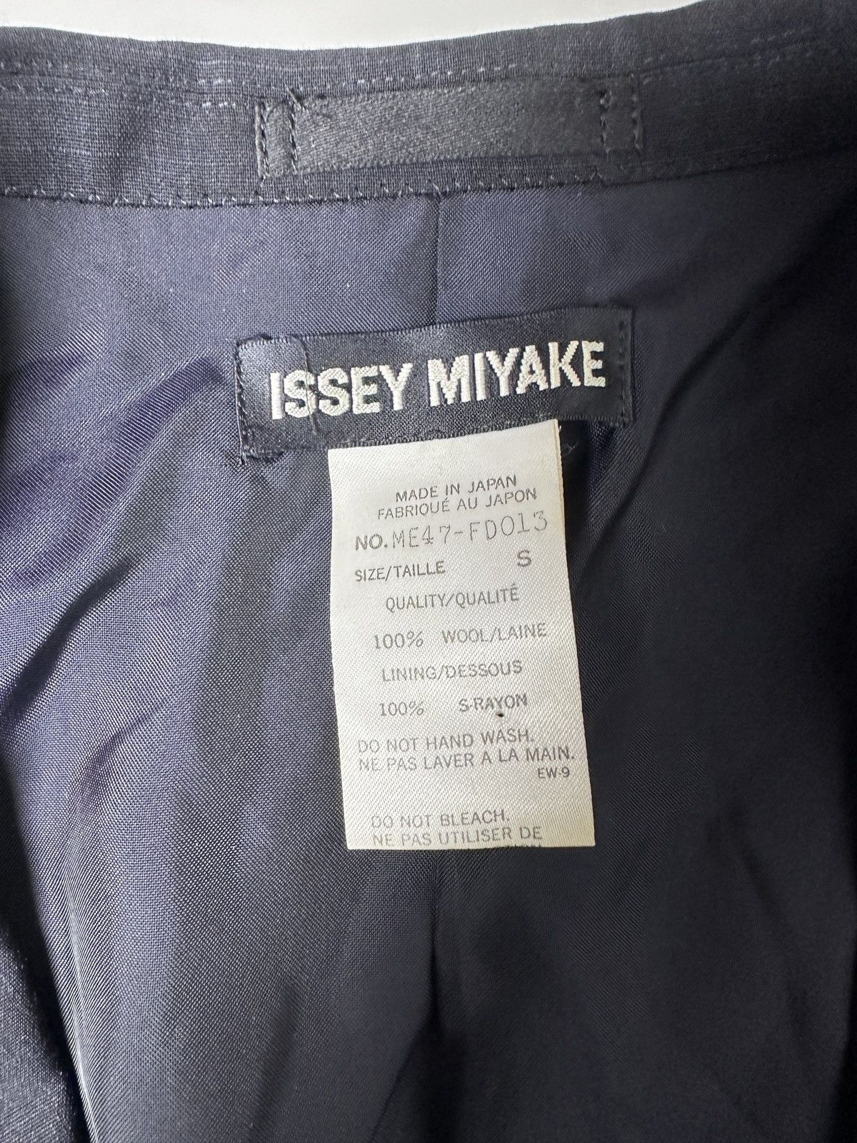 Issey Miyake × Vintage FALL’01 — ISSEY MIYAKE MAINLINE BLAZER Size 40S - 3 Thumbnail