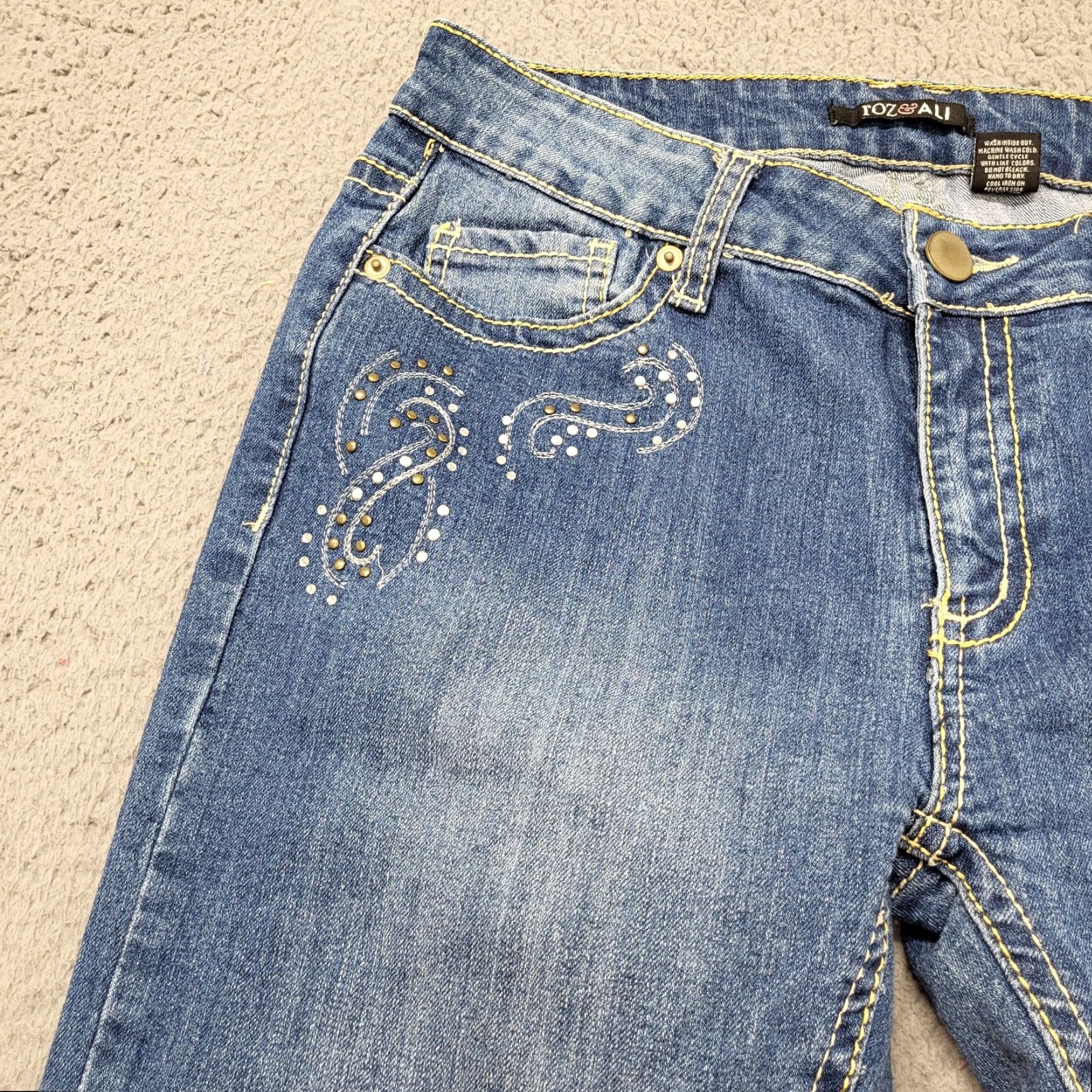 Denime **Roz & Ali Women's Size 8 Blue Denim Crop Jeans Embroidered Bling** User: Roz & Ali Women's Size 8 Blue Denim Crop Jeans Embroidered Bling Size 30" / US 8 / IT 44 - 5 Thumbnail