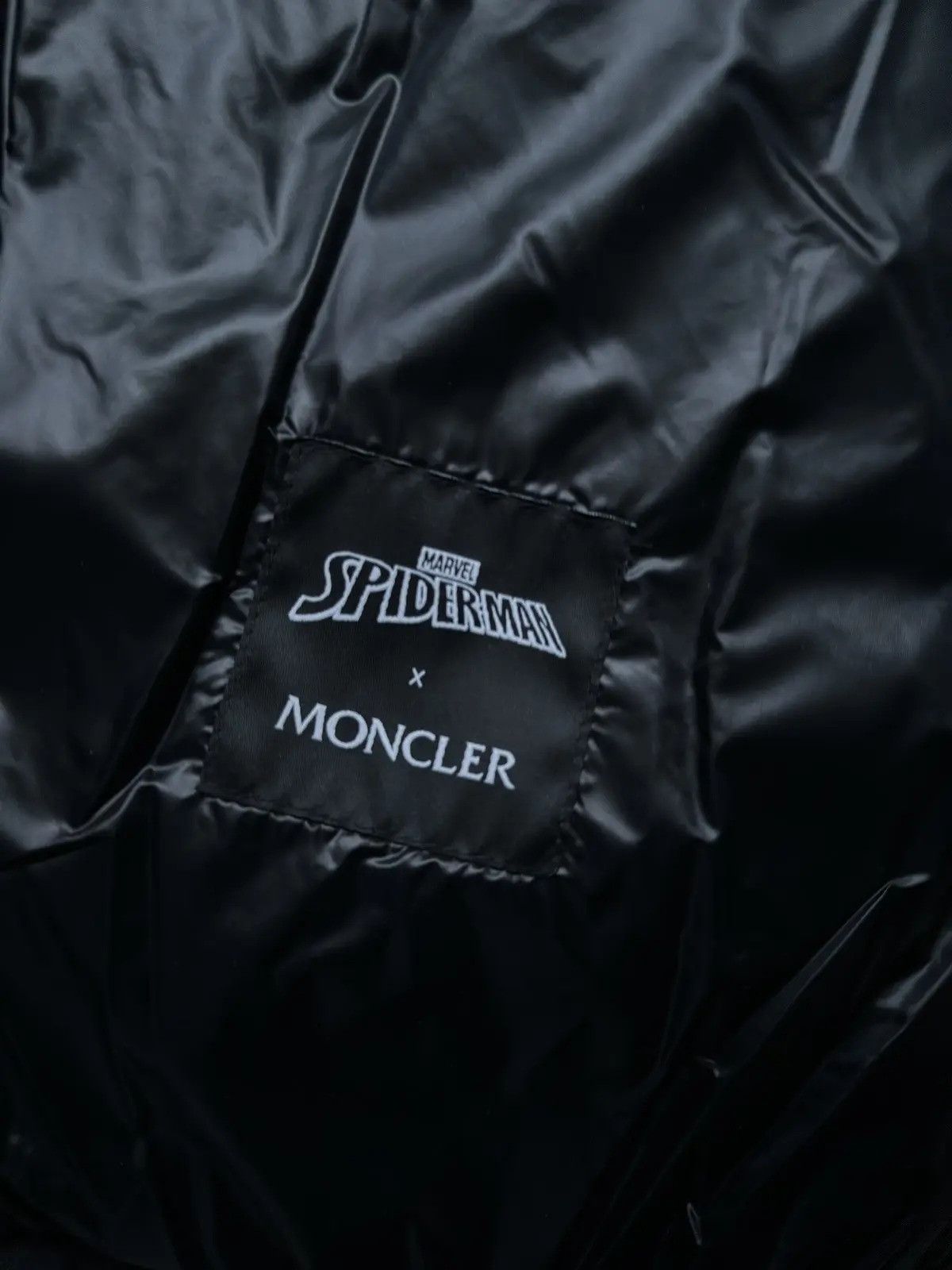 Moncler Marvel Spider Moncler Size US M / EU 48-50 / 2 - 7 Thumbnail