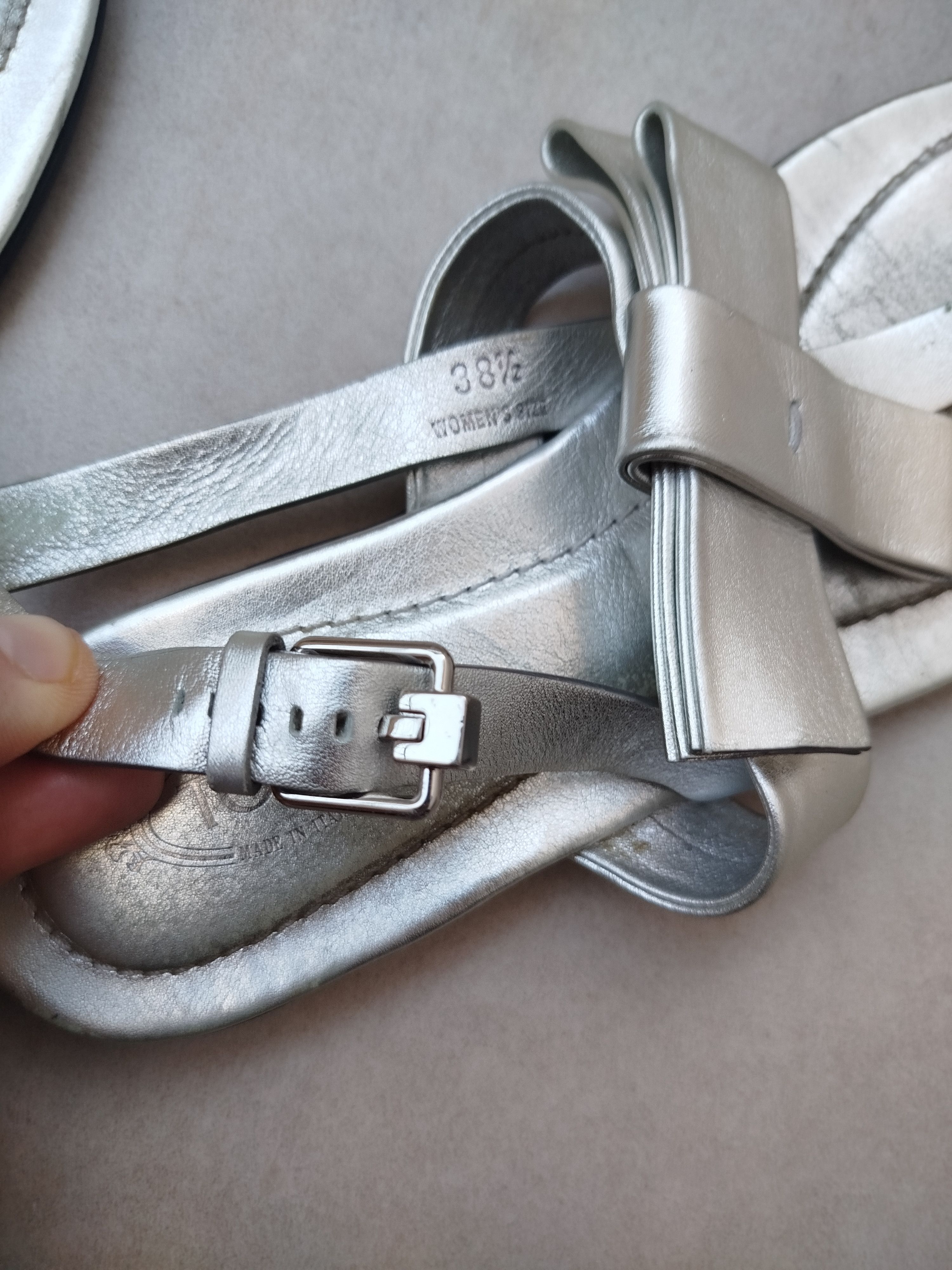 Tod's TOD'S silver leather sandals size 38 made in Italy Size US 7.5 / IT 37.5 - 7 Thumbnail