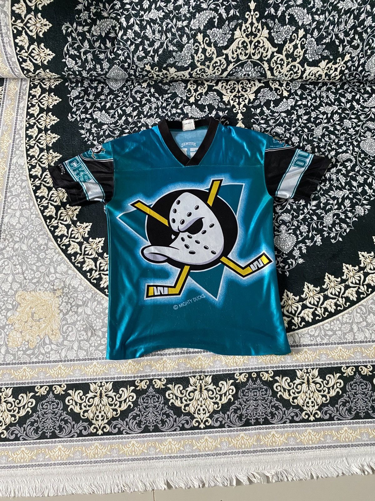 Nutmeg 1990s THE MIGHTY DUCKS VERY RARE OG NHL JERSEY SHIRT Size US M / EU 48-50 / 2 - 1 Thumbnail
