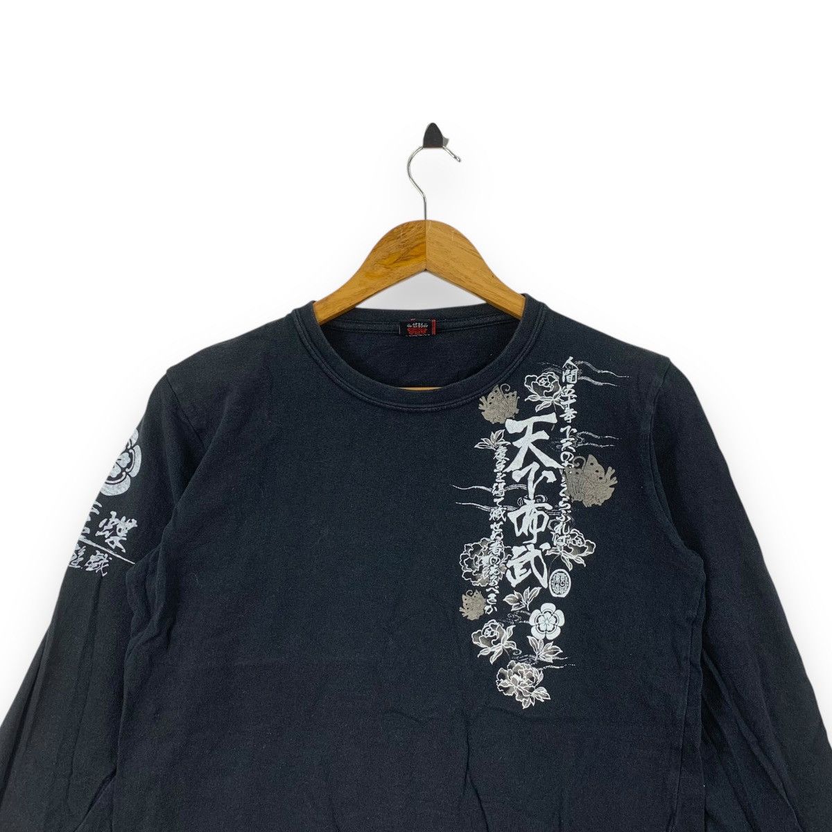 Japanese Brand JAPAN TRADITIONAL TEMPLE Kanji Floral Butterfly Tee Shirt Size M / US 6-8 / IT 42-44 - 4 Thumbnail