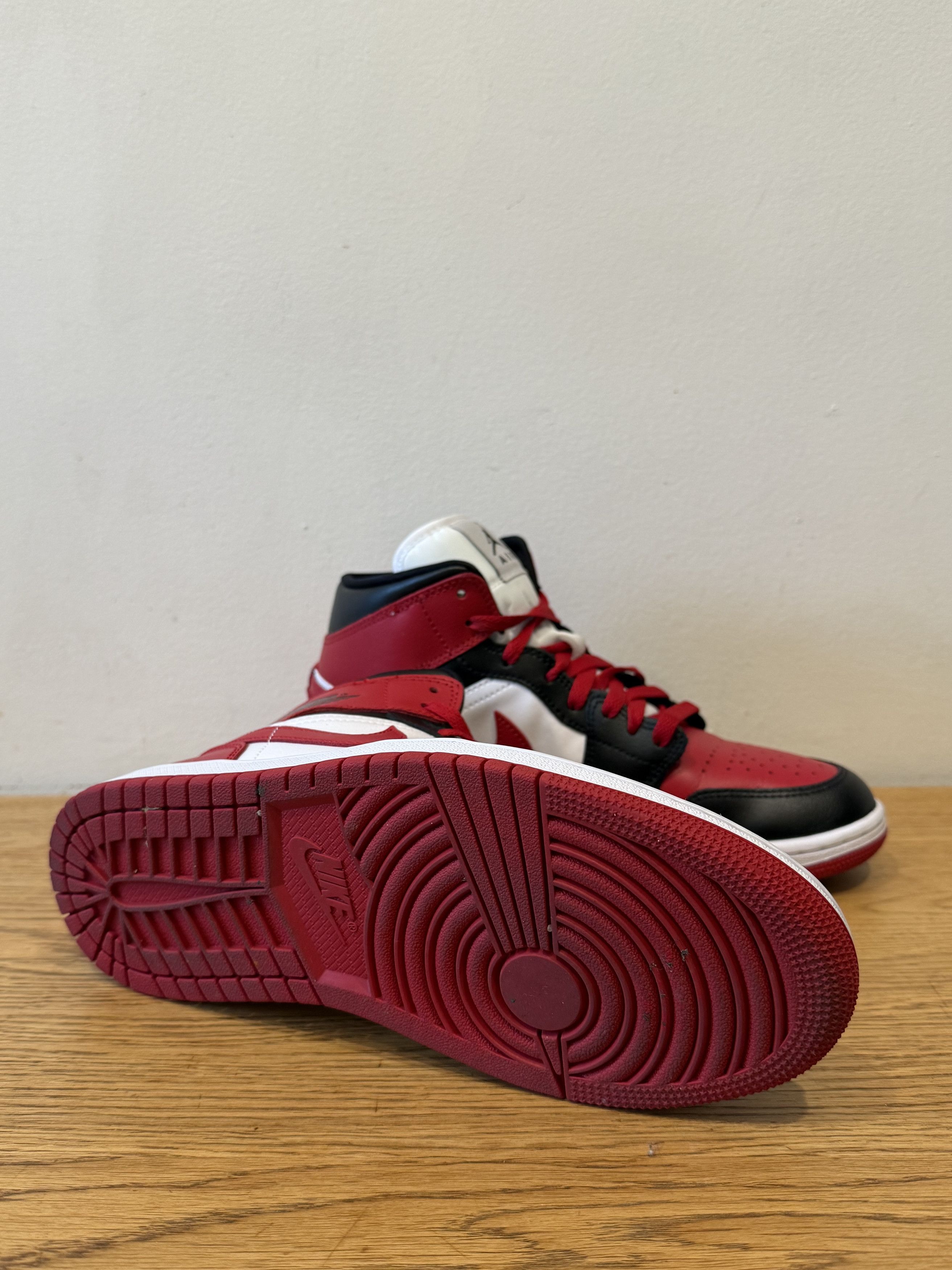 Jordan Brand Air Jordan 1 Mid Size US 9 / IT 39 - 4 Thumbnail