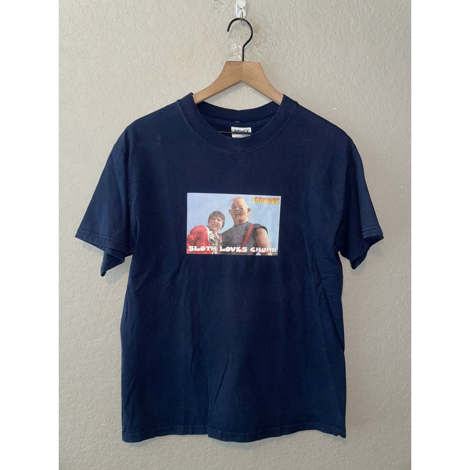 Warner Bros Vintage The Goonies Shirt Sloth Loves Chunk Box Logo Tee M Size US M / EU 48-50 / 2 - 1 Thumbnail