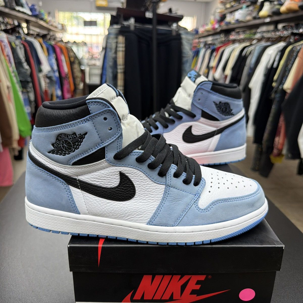 Jordan Brand Air Jordan 1 Retro High OG University Blue size 10.5 mens Size US 10.5 / EU 43-44 - 1 Thumbnail