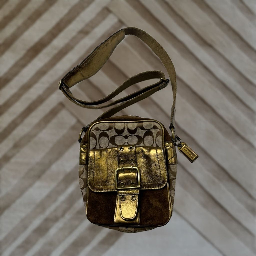 Coach VINTAGE Coach Signature Canvas & Brown Suede Gold Crossbody Bag Small Women's Tan Brown Gold Canvas Leather, Cross-Body Strap, Zip Closure, 1497 Size ONE SIZE - 1 Thumbnail