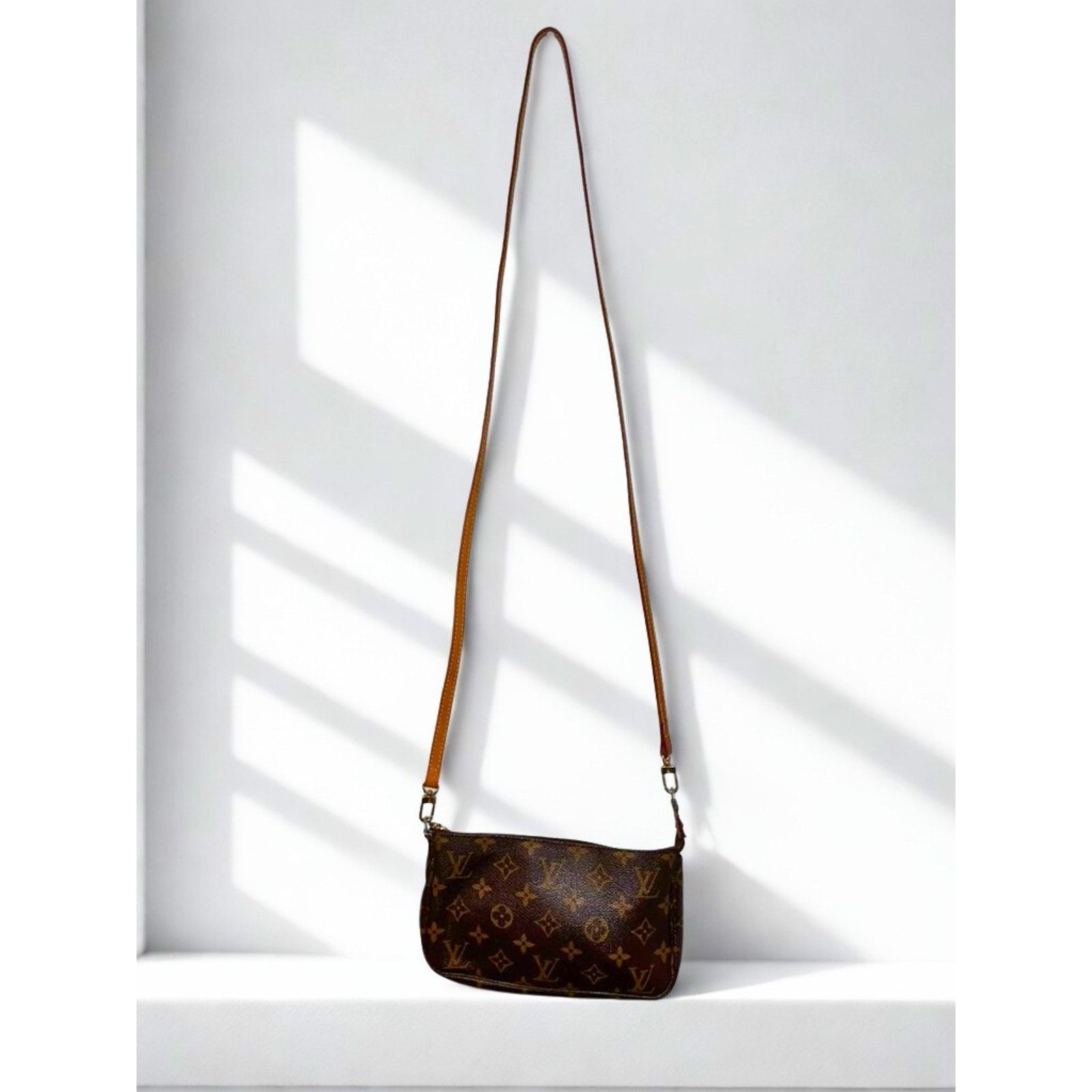 Louis Vuitton Louis Vuitton Monogram Pochette Accessories Shoulder Bag Size ONE SIZE - 12 Thumbnail