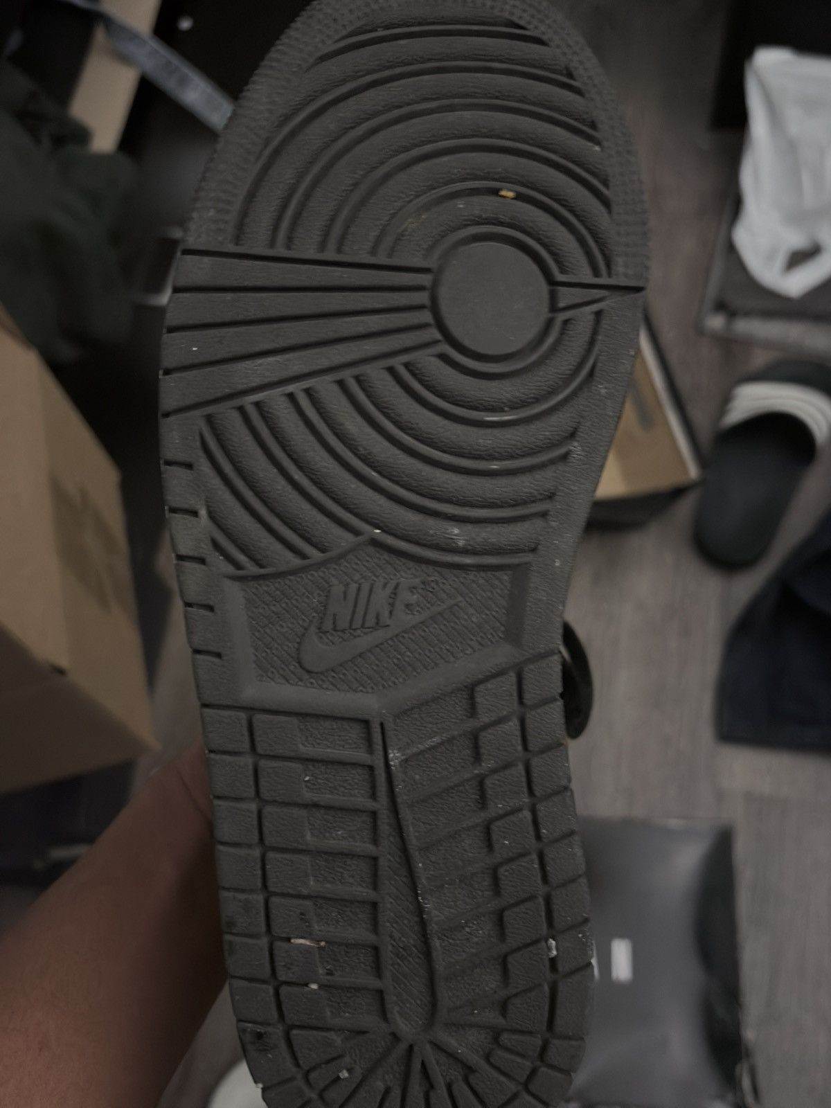 Jordan Brand Air Jordan 1 Mid High OG Black Toe Red Bred Banned Chicago Size US 8.5 / EU 41-42 - 6 Thumbnail