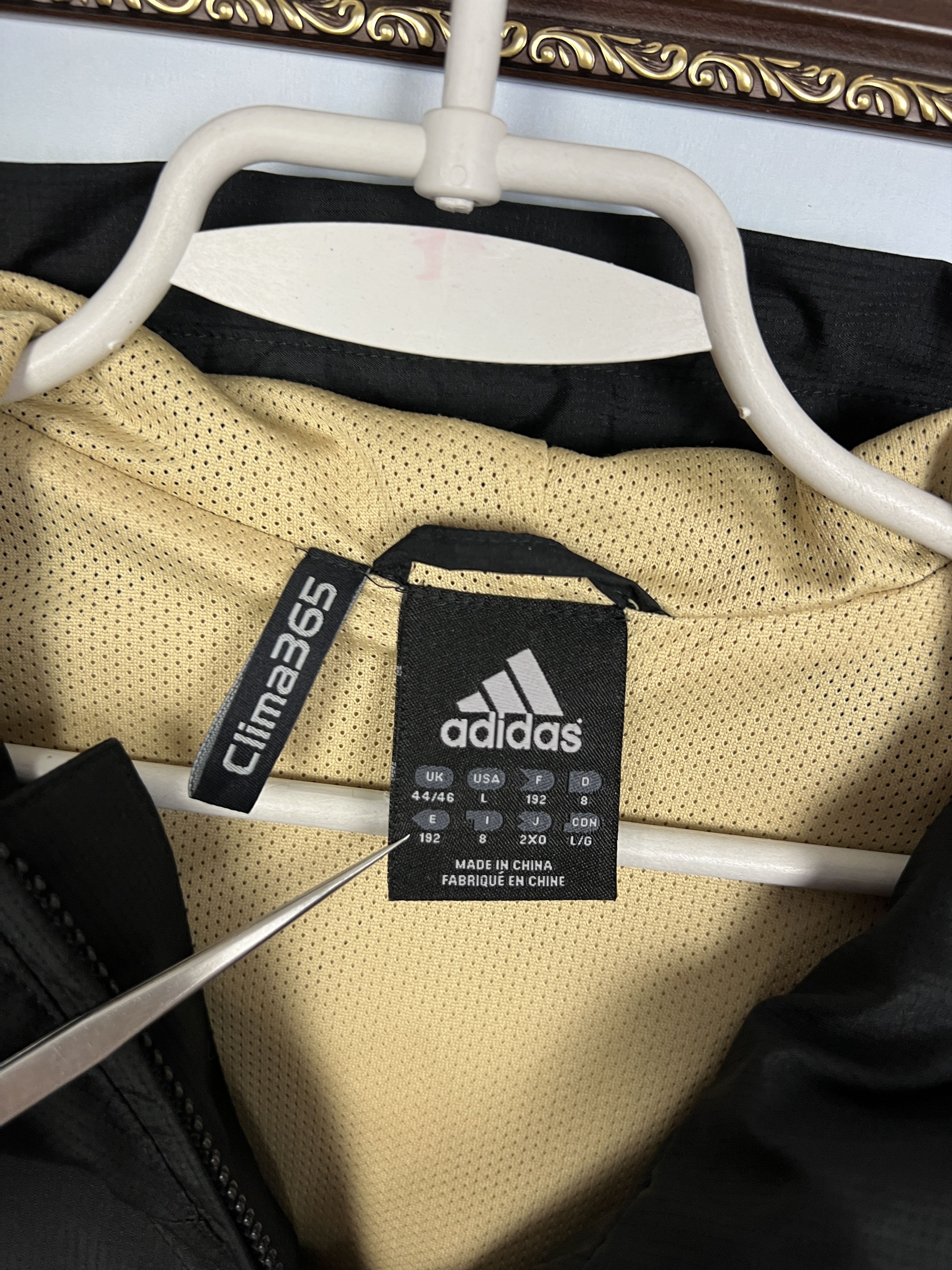 Adidas Vintage Adidas Liverpool Football Jacket Soccer Hooded Size US L / EU 52-54 / 3 - 9 Thumbnail