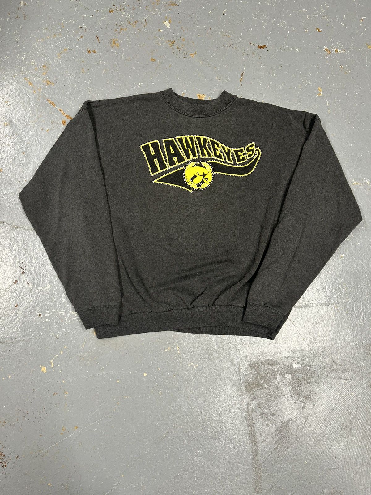Vintage Crazy Vintage 90 Iowa University Pullover Grey Boxy Crewneck Size US XL / EU 56 / 4 - 1 Thumbnail
