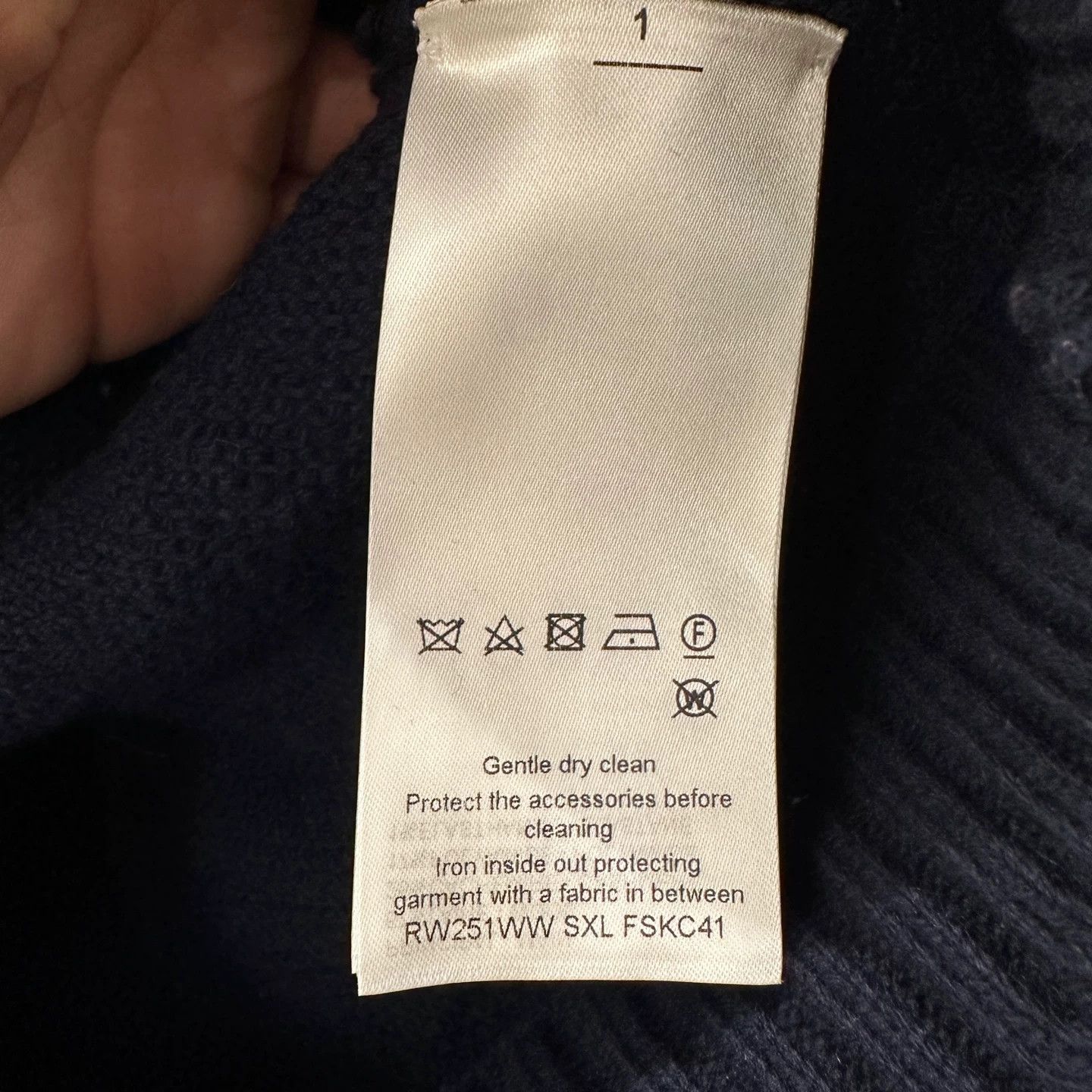 Louis Vuitton Louis Vuitton 25SS Embossed Monogram Wool Knit Cardi S Size S / US 4 / IT 40 - 4 Thumbnail