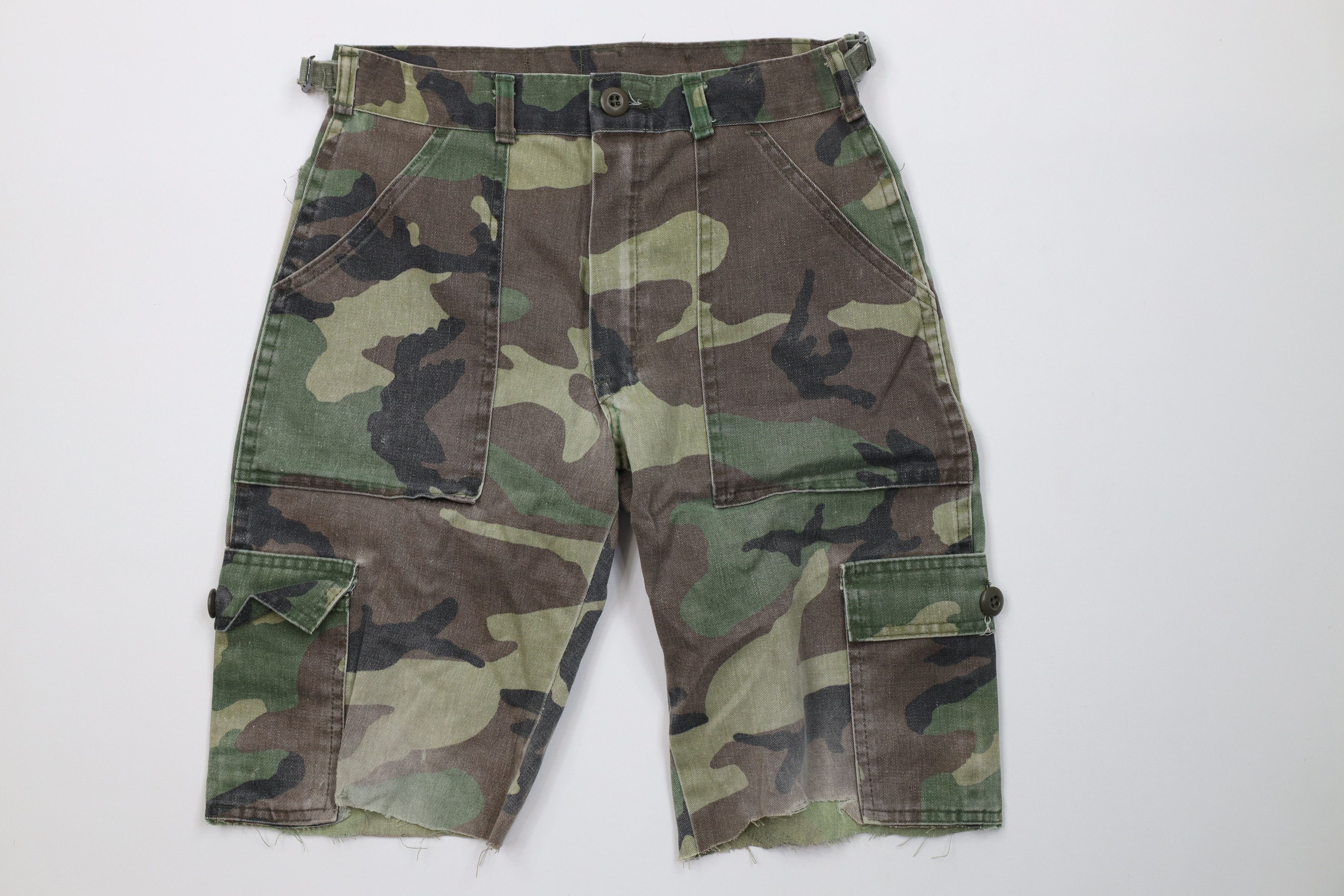 Vintage Vintage 70s Streetwear Cut Off Camouflage Cargo Shorts USA Size 26" / US 2 / IT 38 - 1 Thumbnail