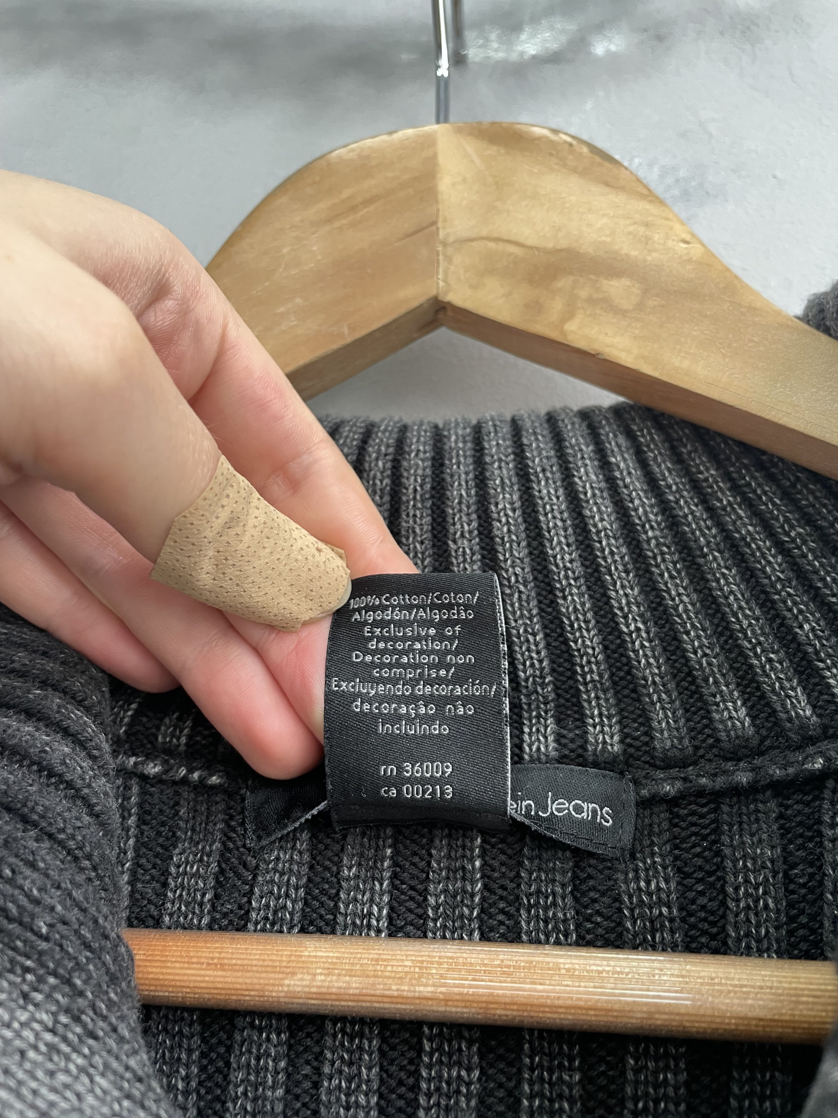 Calvin Klein Rare Calvin Klein Washed sweater y2k hype archival Size US L / EU 52-54 / 3 - 5 Thumbnail