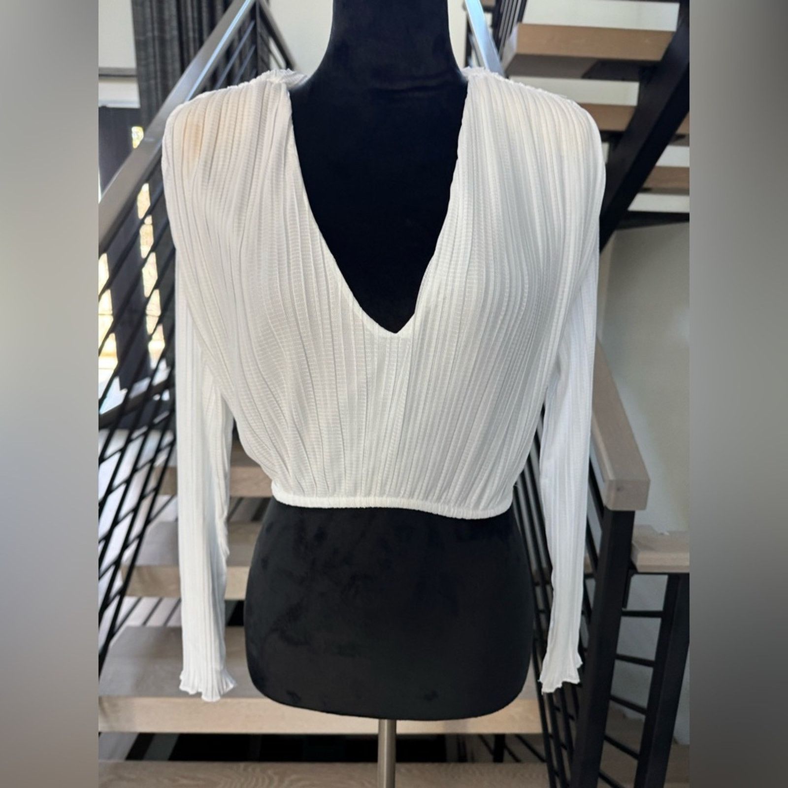 Zara New Zara White V-Neck Women's Top size S Size S / US 4 / IT 40 - 6 Thumbnail