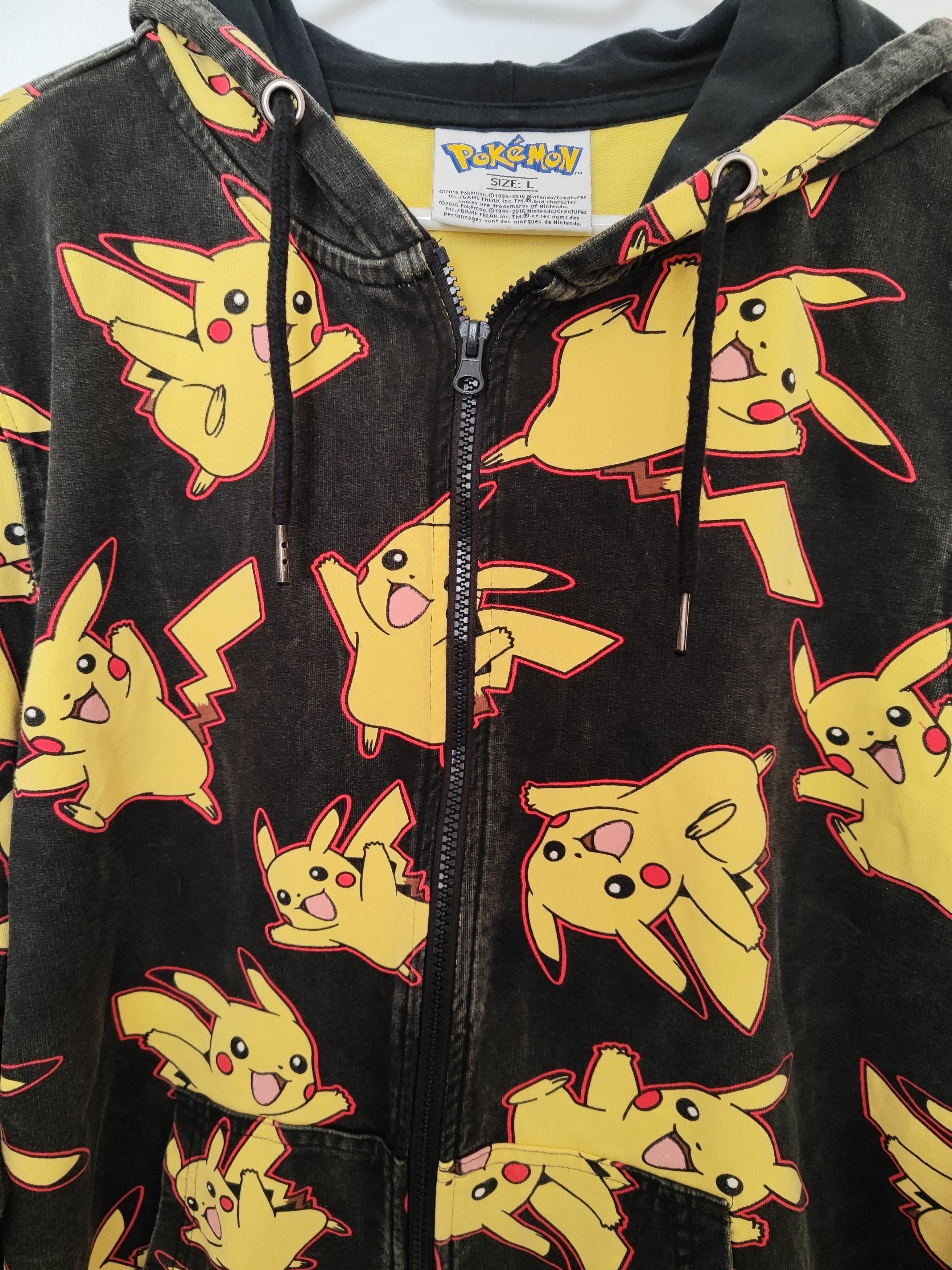 Pokemon Rare Pokémon 20th Anniversary Pikachu All-Over Print Hoodie Size US L / EU 52-54 / 3 - 6 Thumbnail