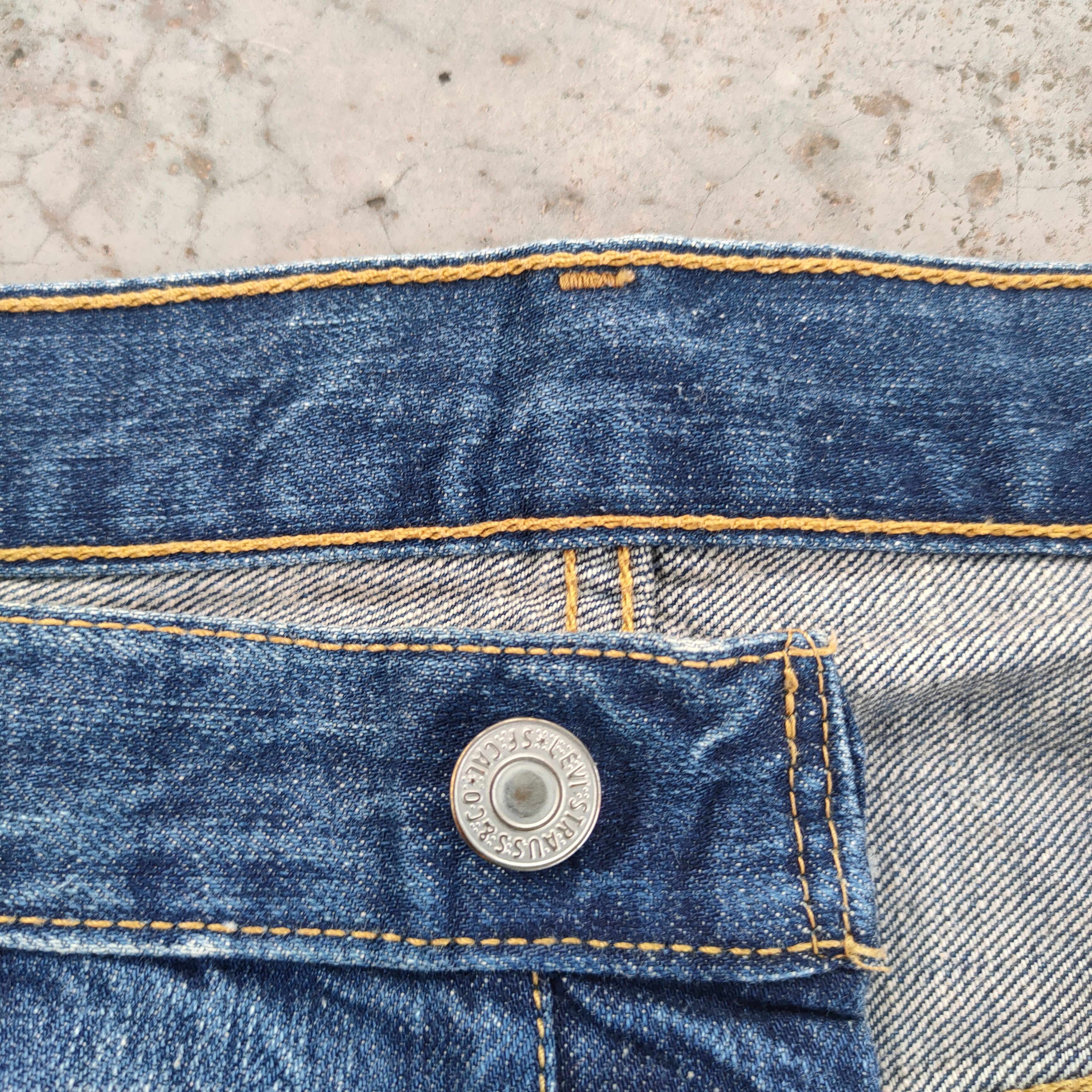 Levi's Vintage Clothing VINTAGE LEVI'S 501 FADED DISTRESSED JEAN DENIM PANTS Size US 37 - 8 Thumbnail