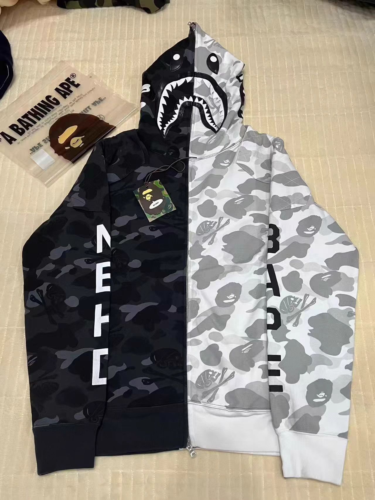 Bape BAPE × NBHD Black & White Yin-Yang Shark Camo Hoodie K5 Size US XL / EU 56 / 4 - 1 Thumbnail