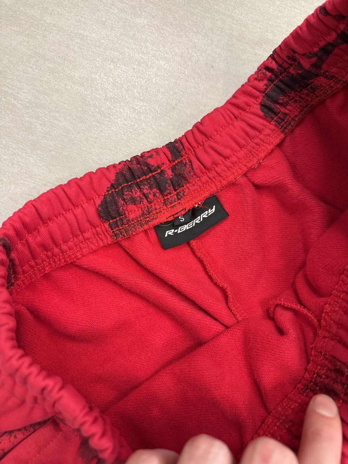 The GV Gallery Gvgallery raspberry graffiti sweat pants red small Size US 32 / EU 48 - 3 Thumbnail
