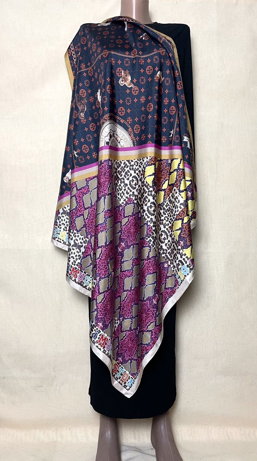 Vintage Mucho Gusto multicolour dog snakes leopard print silk scarf Size ONE SIZE - 3 Thumbnail