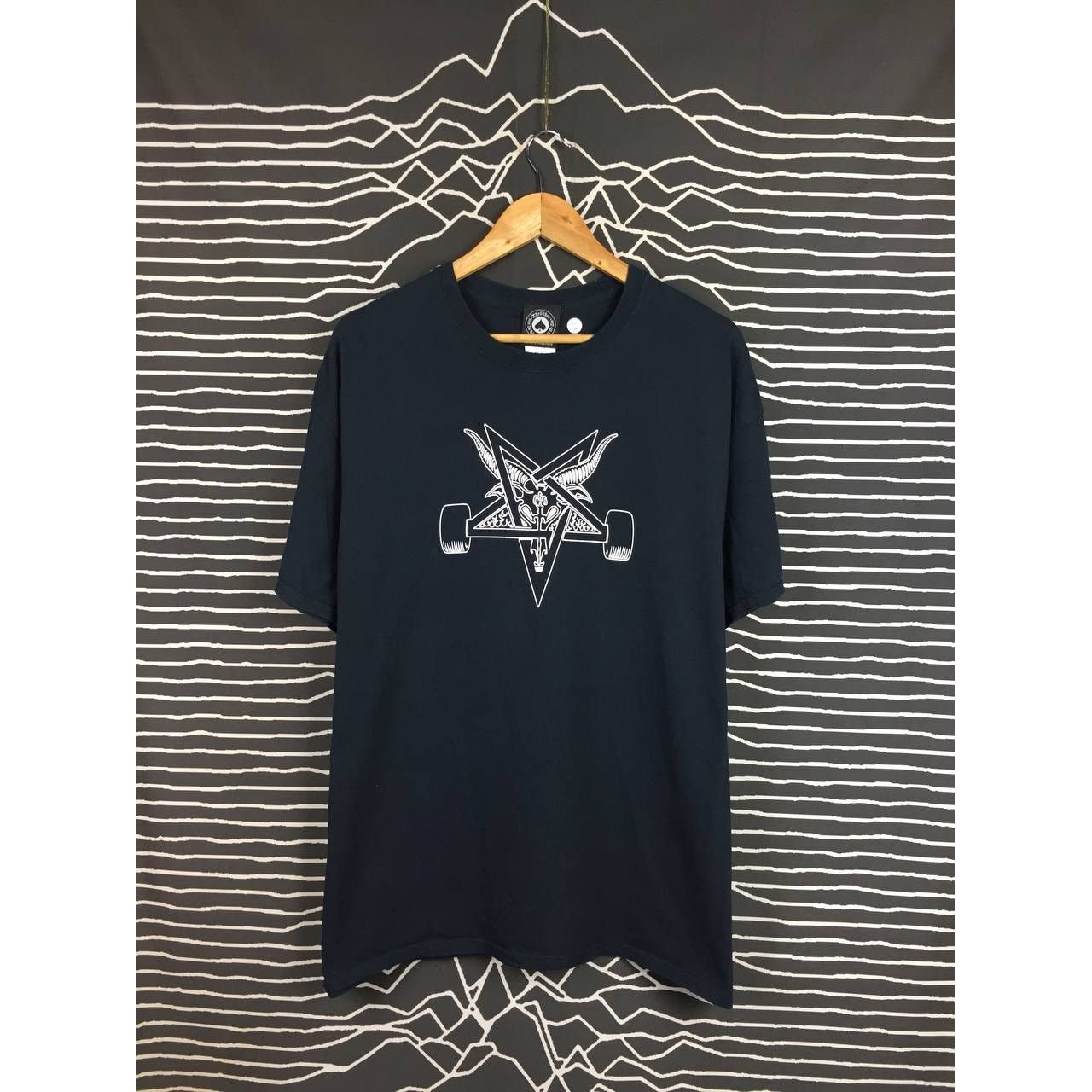 Thrasher Vtg Y2K Thrasher Skateboards Blackout Pentagram Skate Tee Size US XL / EU 56 / 4 - 2 Thumbnail