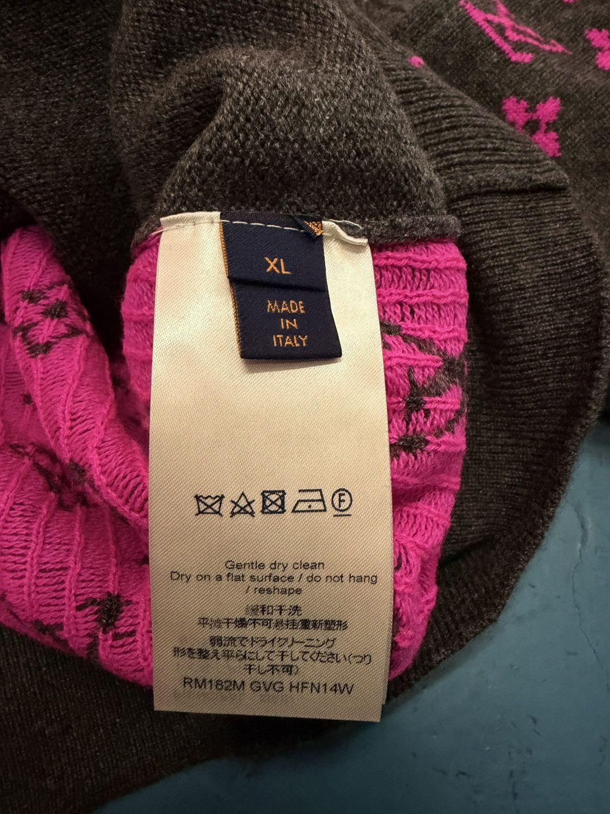 Louis Vuitton LOUIS VUITTON PINK MONOGRAM CASHMERE SWEATER Size US XL / EU 56 / 4 - 5 Thumbnail