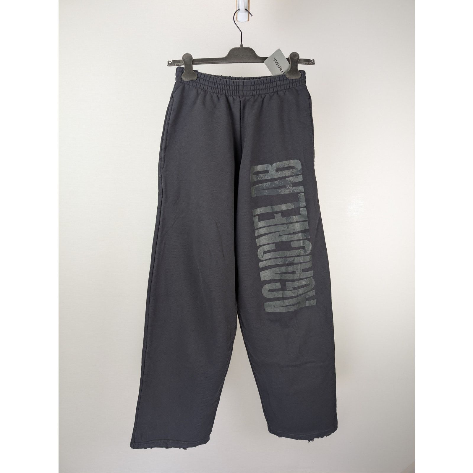 Balenciaga o1rshd1 Baggy Sweatpants in Washed Black Size US 28 / EU 44 - 1 Thumbnail