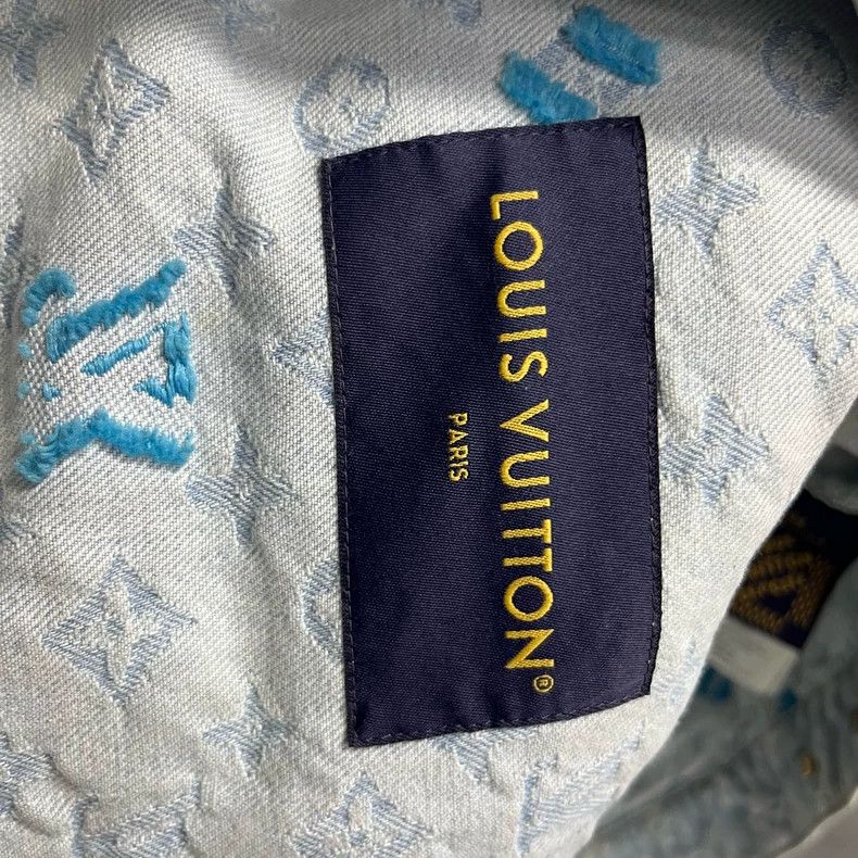 Louis Vuitton LOUIS VUITTON Light blue logo embroidered lapel single brea Size US L / EU 52-54 / 3 - 4 Thumbnail