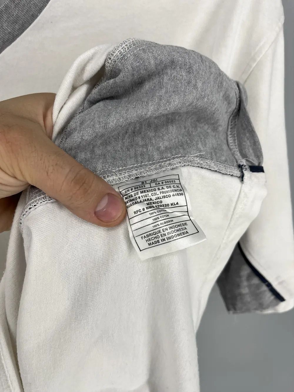 Nike Vintage 90s Nike Swoosh Logo Tee Travis Scott Style Grailed Size US M / EU 48-50 / 2 - 8 Thumbnail