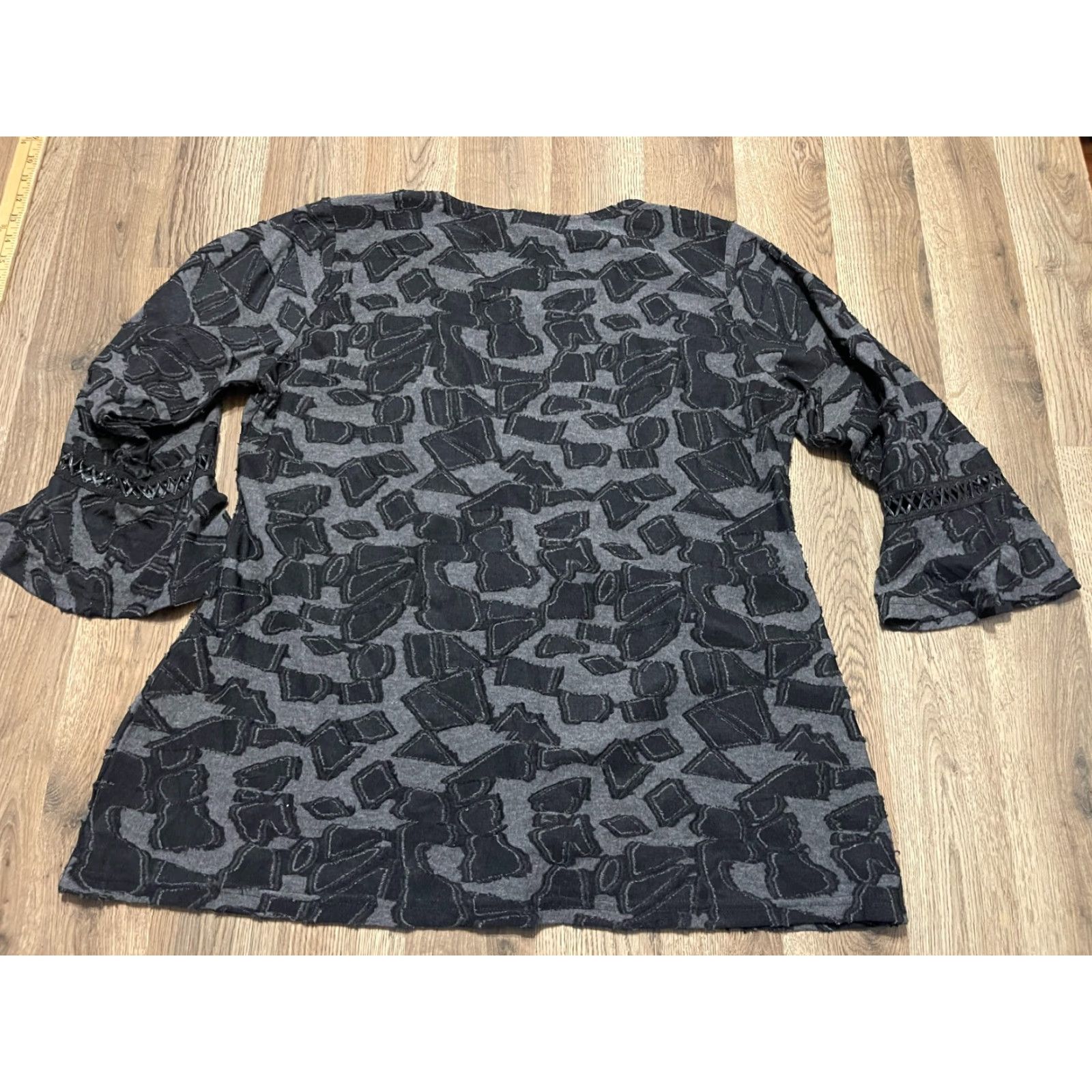Triangl Ethyl Shirt Women XL Black Gray V-Neck Long Sleeve Triangles Shirt Womens XL Black Gray V-Neck Long Sleeve Triangles Size XL / US 12-14 / IT 48-50 - 2 Thumbnail