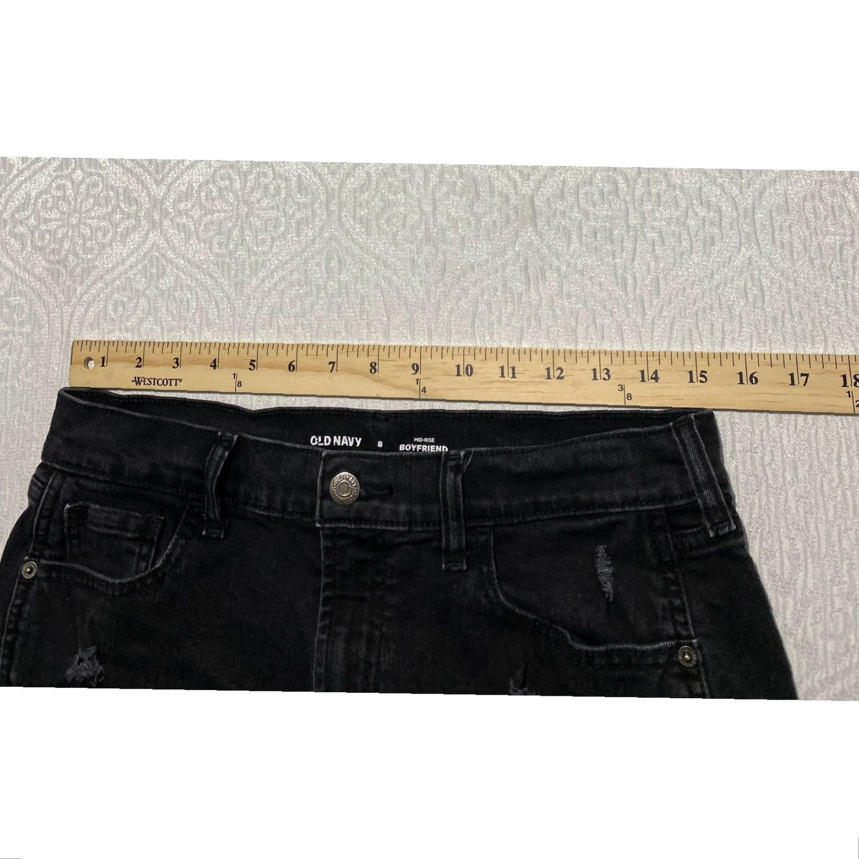 Old Navy Old Navy Womens Size 6 Black Mid-Rise Boyfriend Distressed Denim Jean Shorts Size 28" / US 6 / IT 42 - 4 Thumbnail