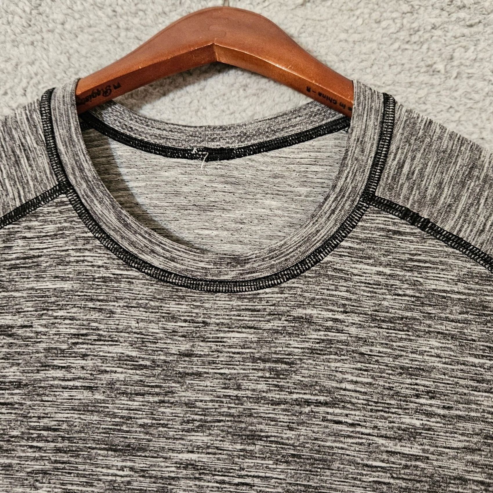Lululemon Lululemon Shirt Men's Large Navy Blue Short Sleeve Vent Tee Active Gym Run Size US L / EU 52-54 / 3 - 3 Thumbnail