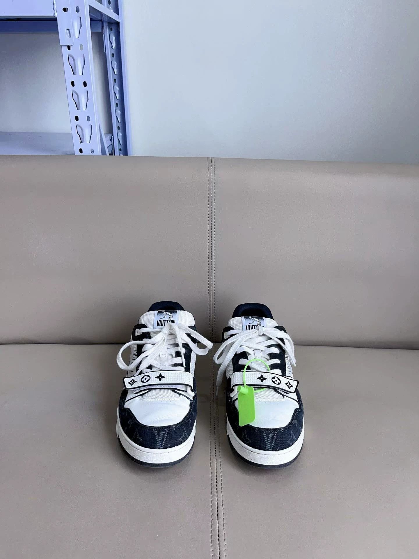 Louis Vuitton Louis Vuitton LV Trainer Black/White Velcro 44 EU - ond. Size US 11 / EU 44 - 1 Thumbnail