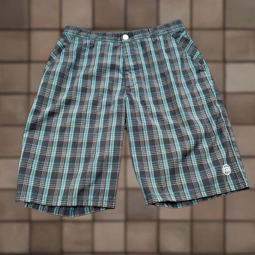 TravisMathew Travis Mathew Shorts Men 30 Green Plaid Polyester Bermuda Golf Outing Outdoor Casual Weekend Athletic Pockets Logo Spring Summer Fall Size US 30 / EU 46 - 1 Thumbnail
