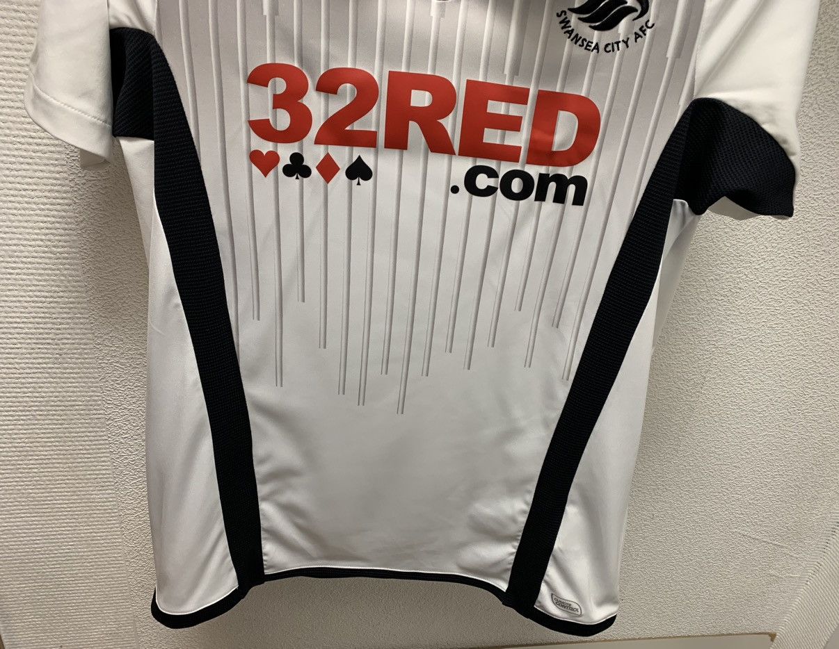 Umbro Swansea city umbro vintage soccer jersey M 32Red 2009/10 Size US M / EU 48-50 / 2 - 3 Thumbnail