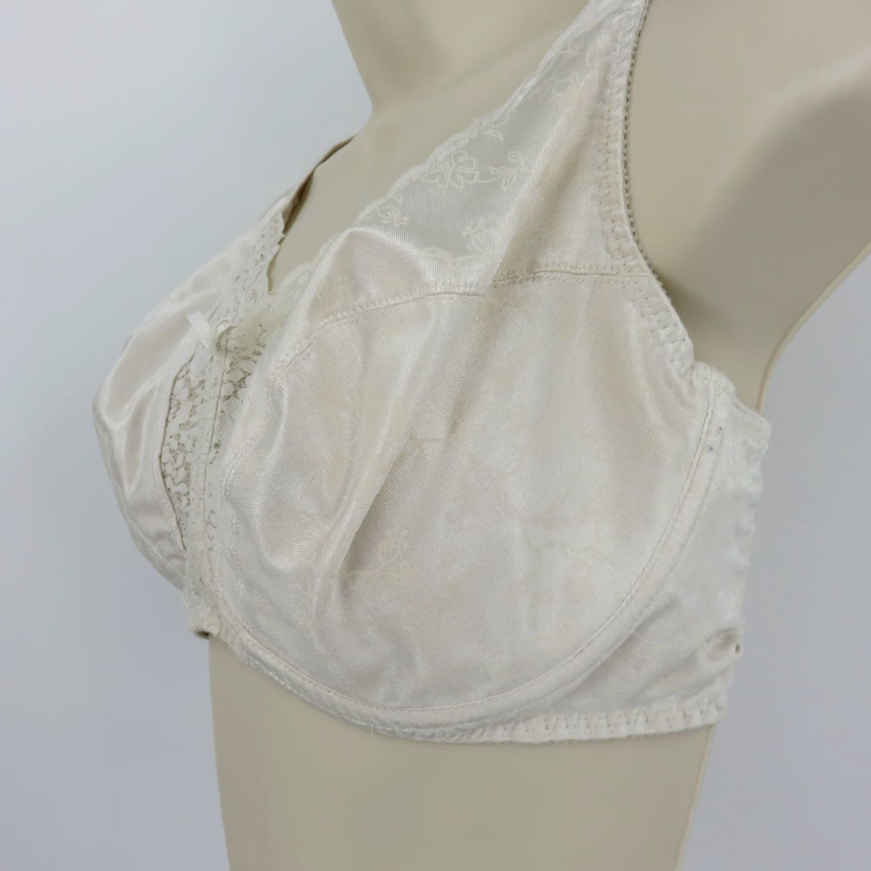 Vintage VINTAGE Playtex Secrets Lifts Underwire Bra Floral Ivory 40D Unlined T-Shirt Bra Womens Size ONE SIZE - 5 Thumbnail