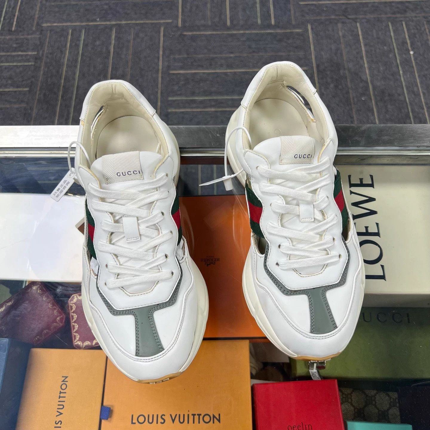 Gucci GUCCI Rhyton low top cutout dad shoe white UK7 Size US 8 / EU 41 - 1 Thumbnail